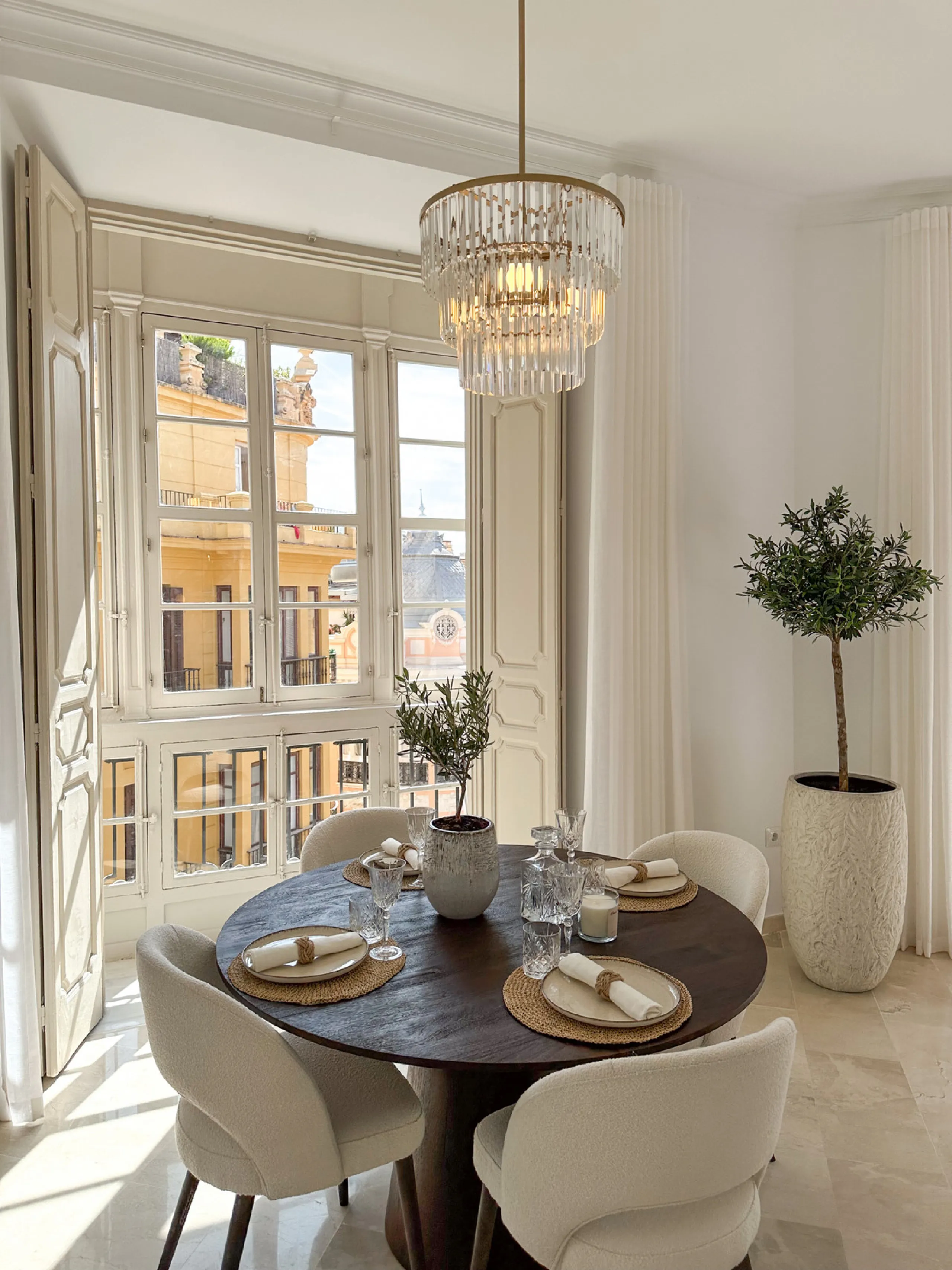 Apartment - Middle Floor Apartment в продаже в Málaga, Málaga. В доме 3 спален и 1 ванных комнат. Площадь дома 105 м²