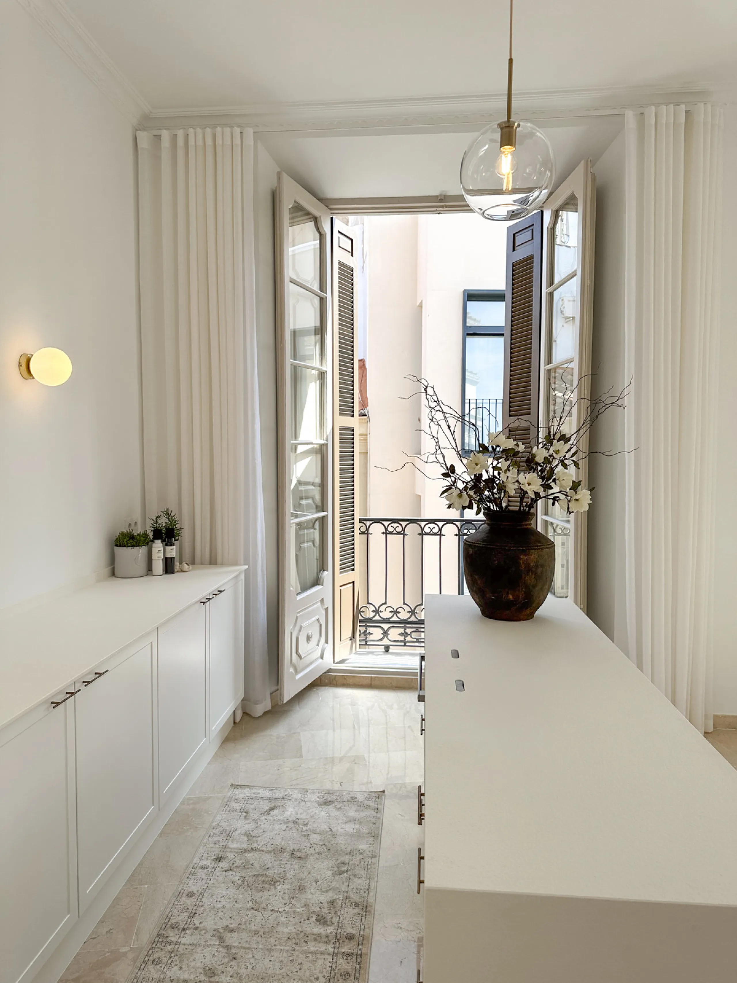 Apartment - Middle Floor Apartment в продаже в Málaga, Málaga. В доме 3 спален и 1 ванных комнат. Площадь дома 105 м²