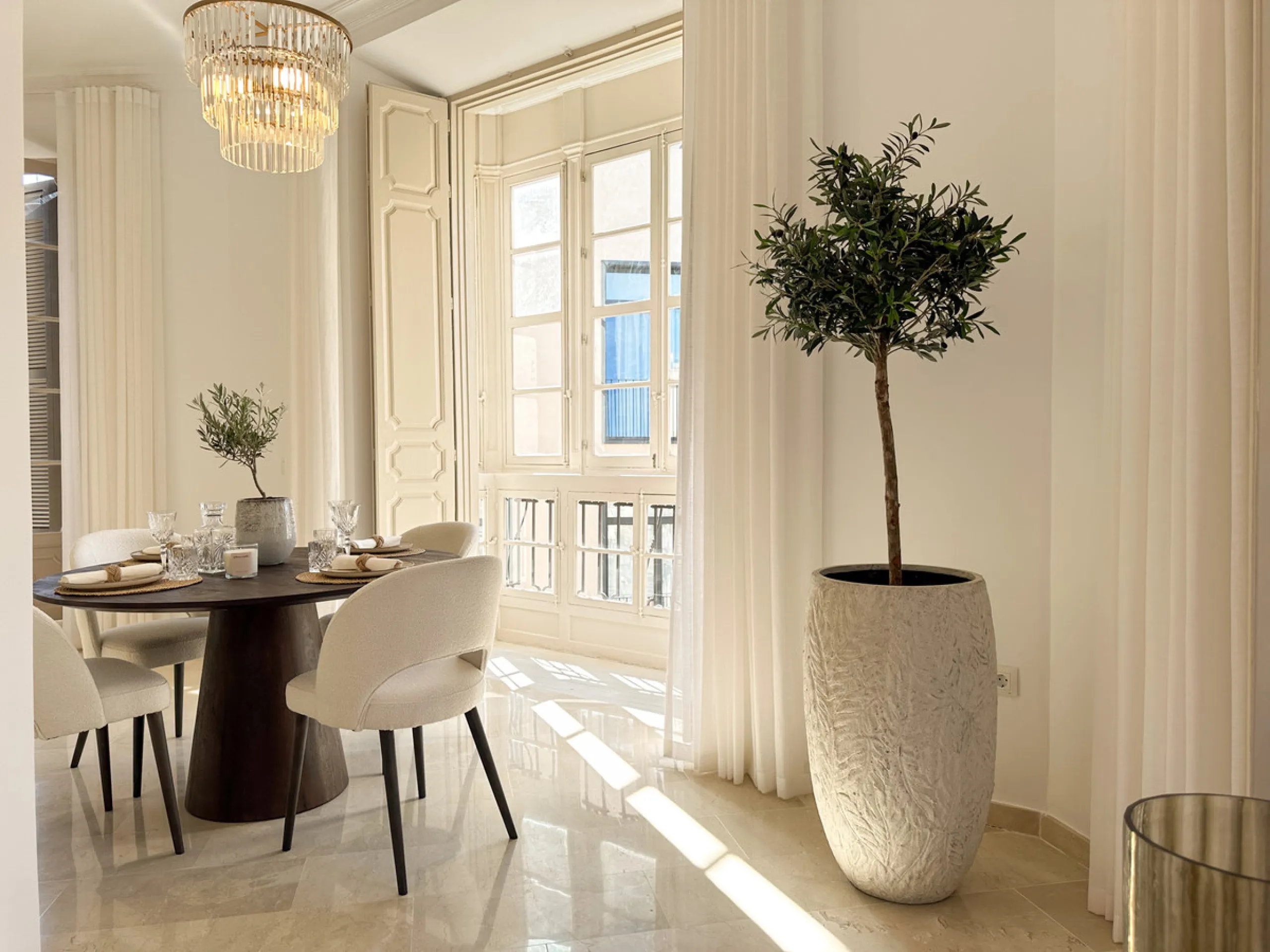Apartment - Middle Floor Apartment в продаже в Málaga, Málaga. В доме 3 спален и 1 ванных комнат. Площадь дома 105 м²