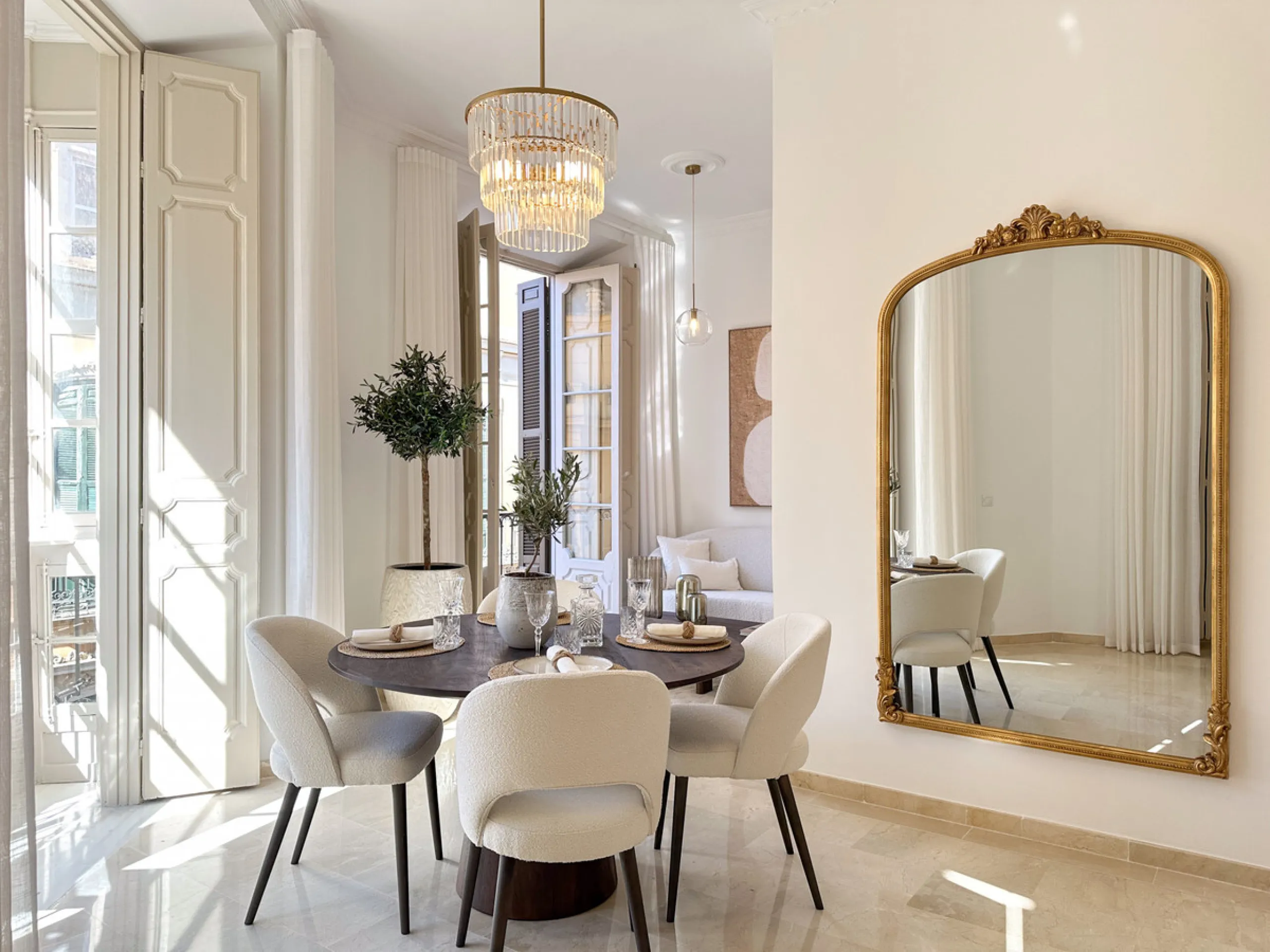 Apartment - Middle Floor Apartment в продаже в Málaga, Málaga. В доме 3 спален и 1 ванных комнат. Площадь дома 105 м²