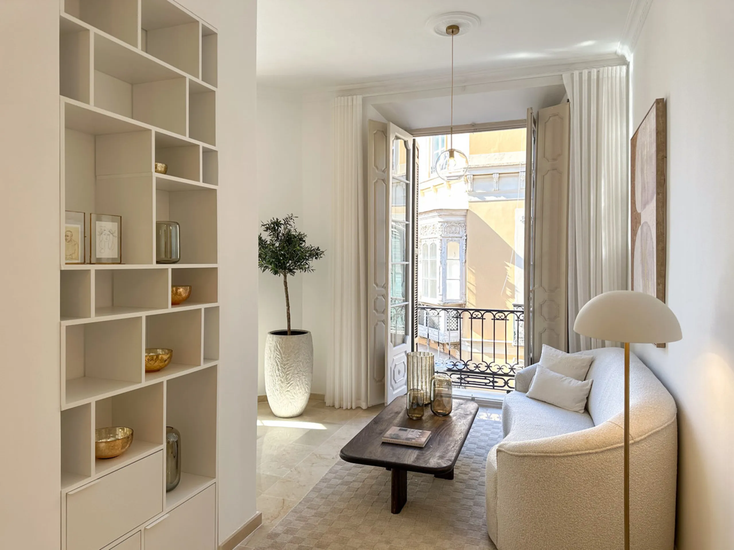 Apartment - Middle Floor Apartment в продаже в Málaga, Málaga. В доме 3 спален и 1 ванных комнат. Площадь дома 105 м²
