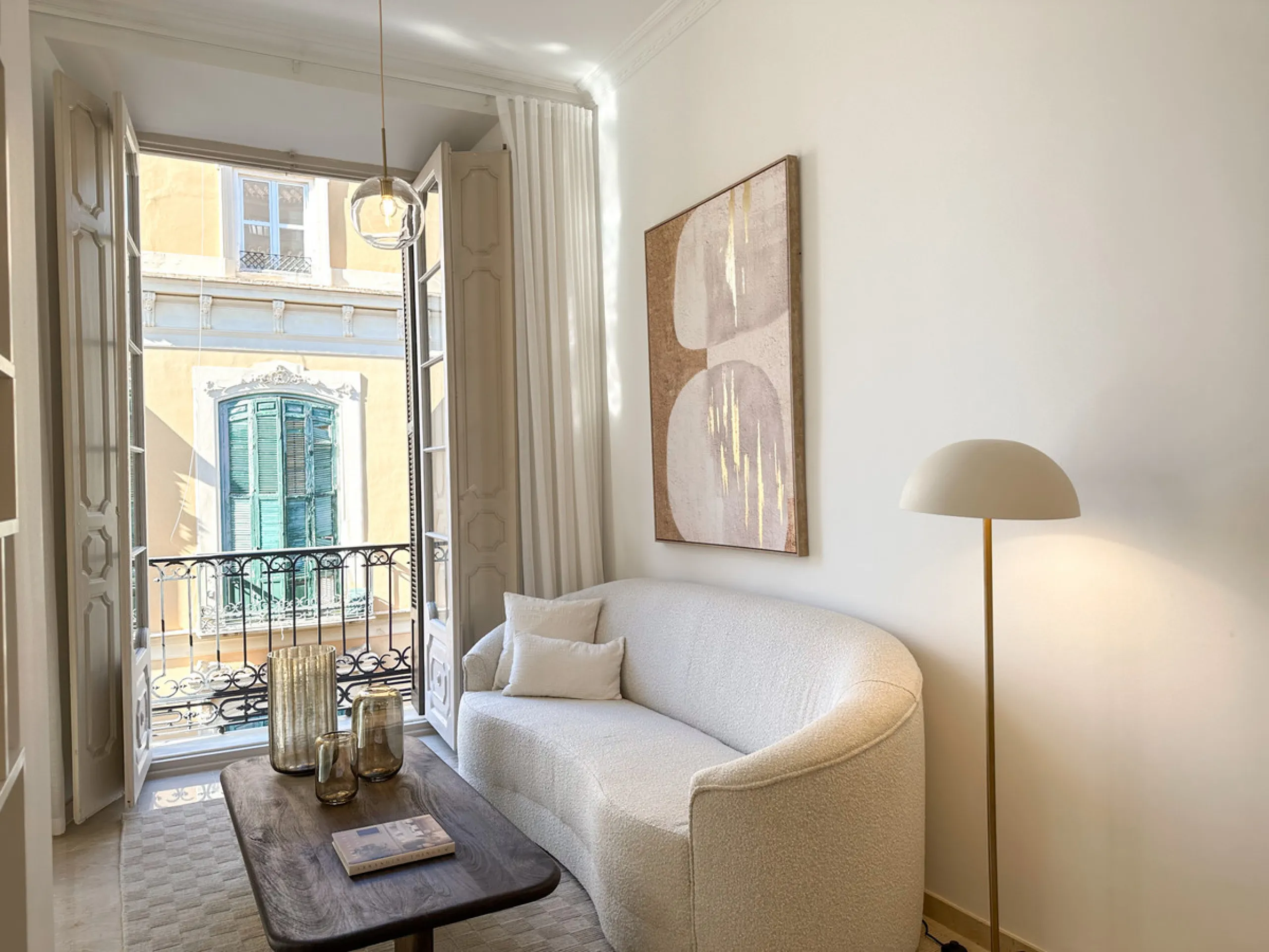 Apartment - Middle Floor Apartment в продаже в Málaga, Málaga. В доме 3 спален и 1 ванных комнат. Площадь дома 105 м²