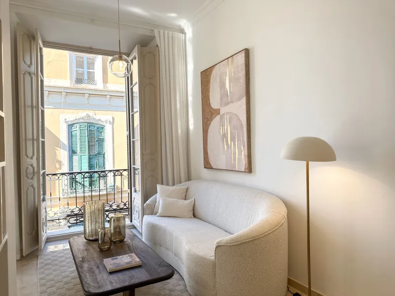 Apartment - Middle Floor Apartment в продаже в Málaga, Málaga. В доме 3 спален и 1 ванных комнат. Площадь дома 105 м²