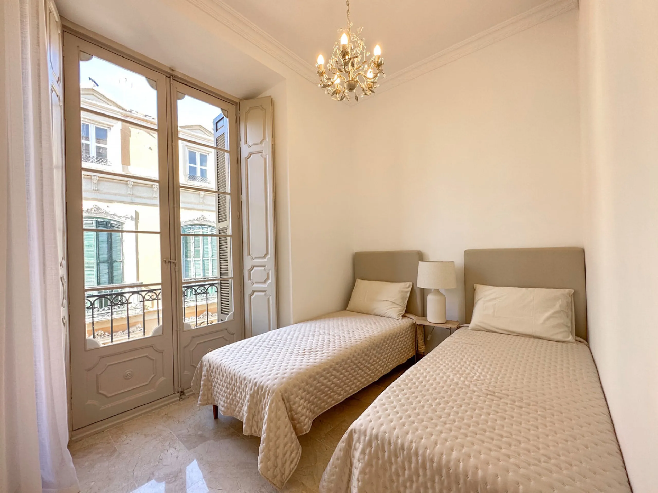 Apartment - Middle Floor Apartment в продаже в Málaga, Málaga. В доме 3 спален и 1 ванных комнат. Площадь дома 105 м²