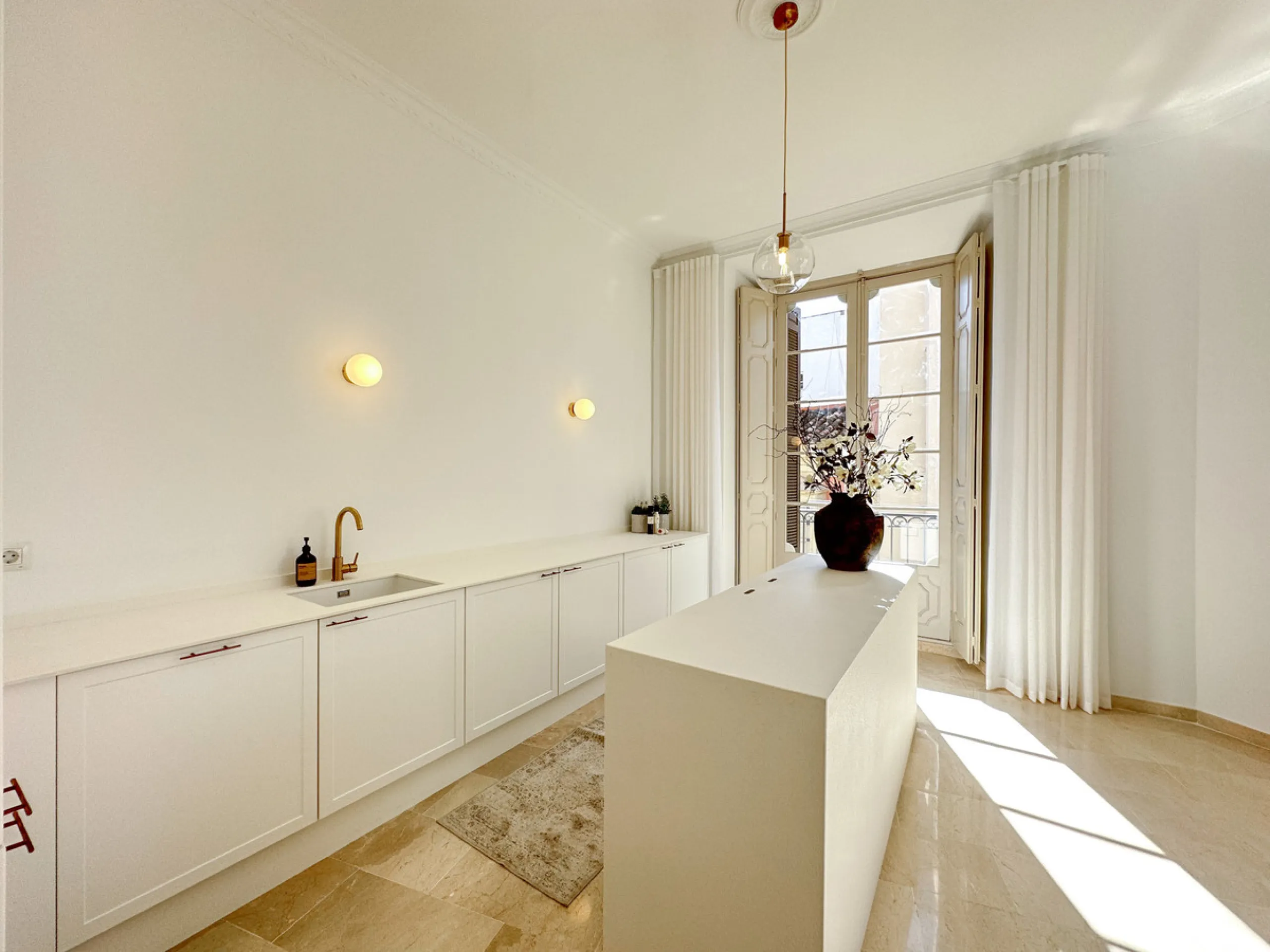 Apartment - Middle Floor Apartment в продаже в Málaga, Málaga. В доме 3 спален и 1 ванных комнат. Площадь дома 105 м²