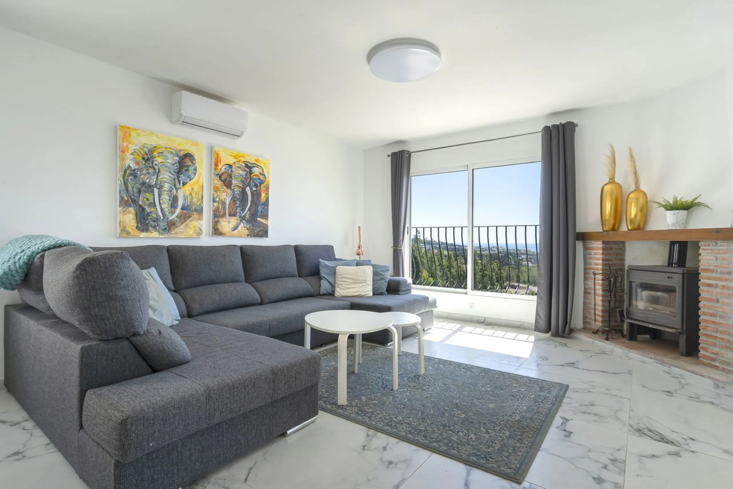 Beautifully Renovated Villa with Tourist Licence and Breathtaking Sea & Golf Views - La Cala de Mijas