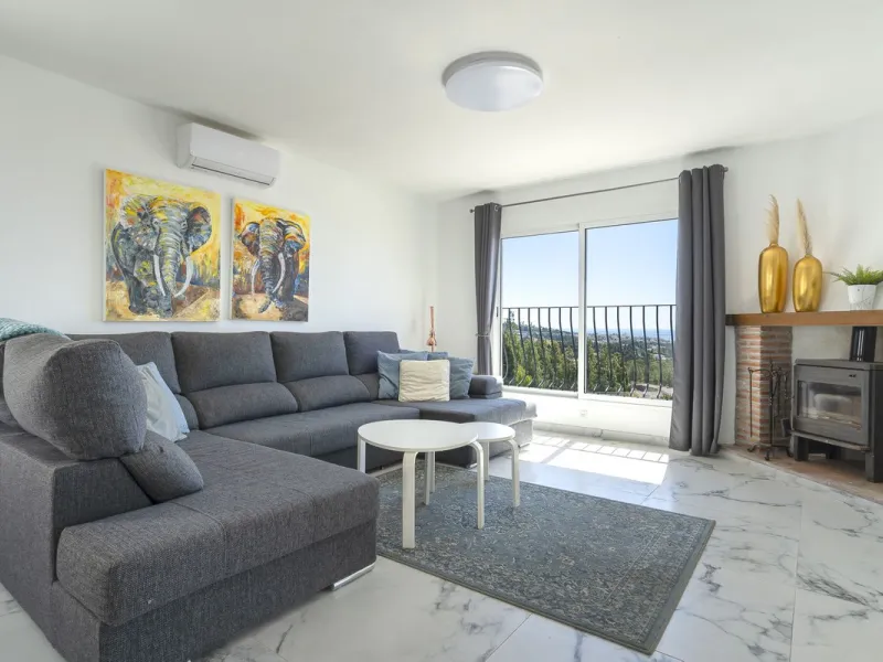 Beautifully Renovated Villa with Tourist Licence and Breathtaking Sea & Golf Views - La Cala de Mijas