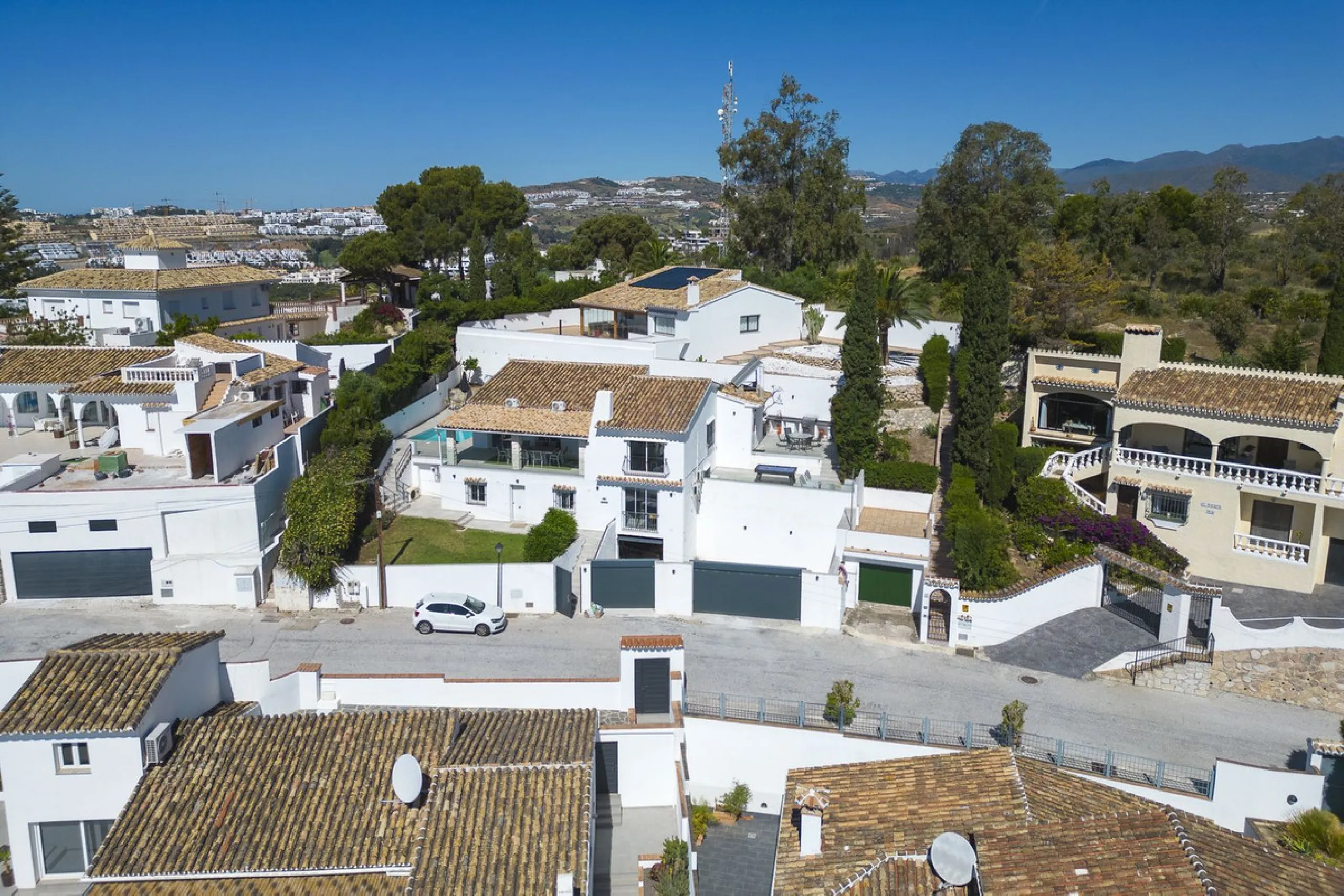 Beautifully Renovated Villa with Tourist Licence and Breathtaking Sea & Golf Views - La Cala de Mijas