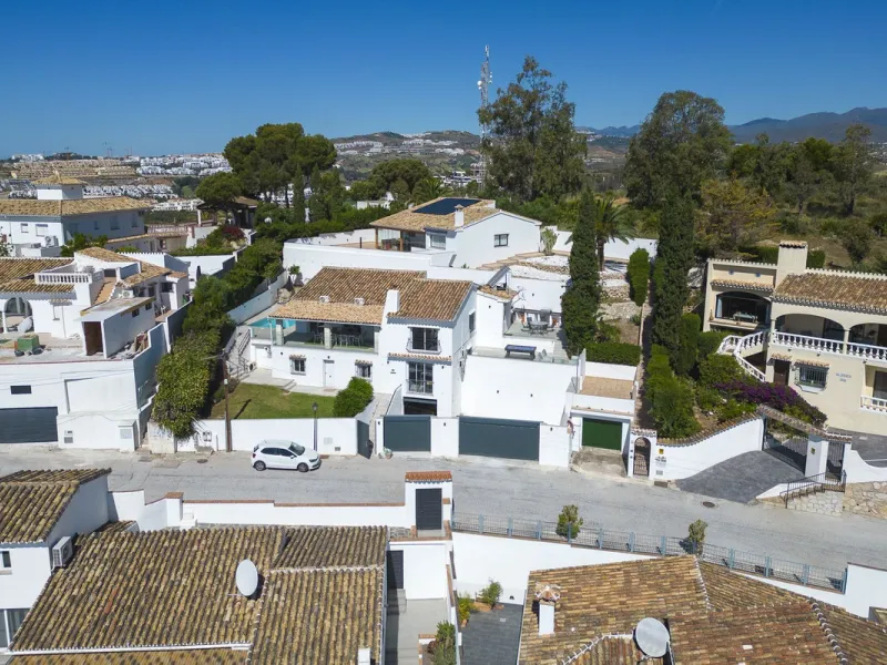 Beautifully Renovated Villa with Tourist Licence and Breathtaking Sea & Golf Views - La Cala de Mijas