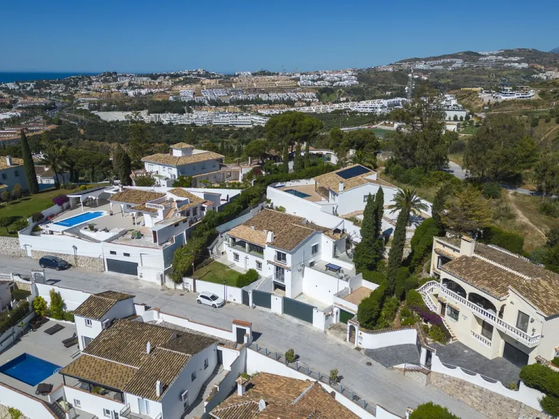 Beautifully Renovated Villa with Tourist Licence and Breathtaking Sea & Golf Views - La Cala de Mijas