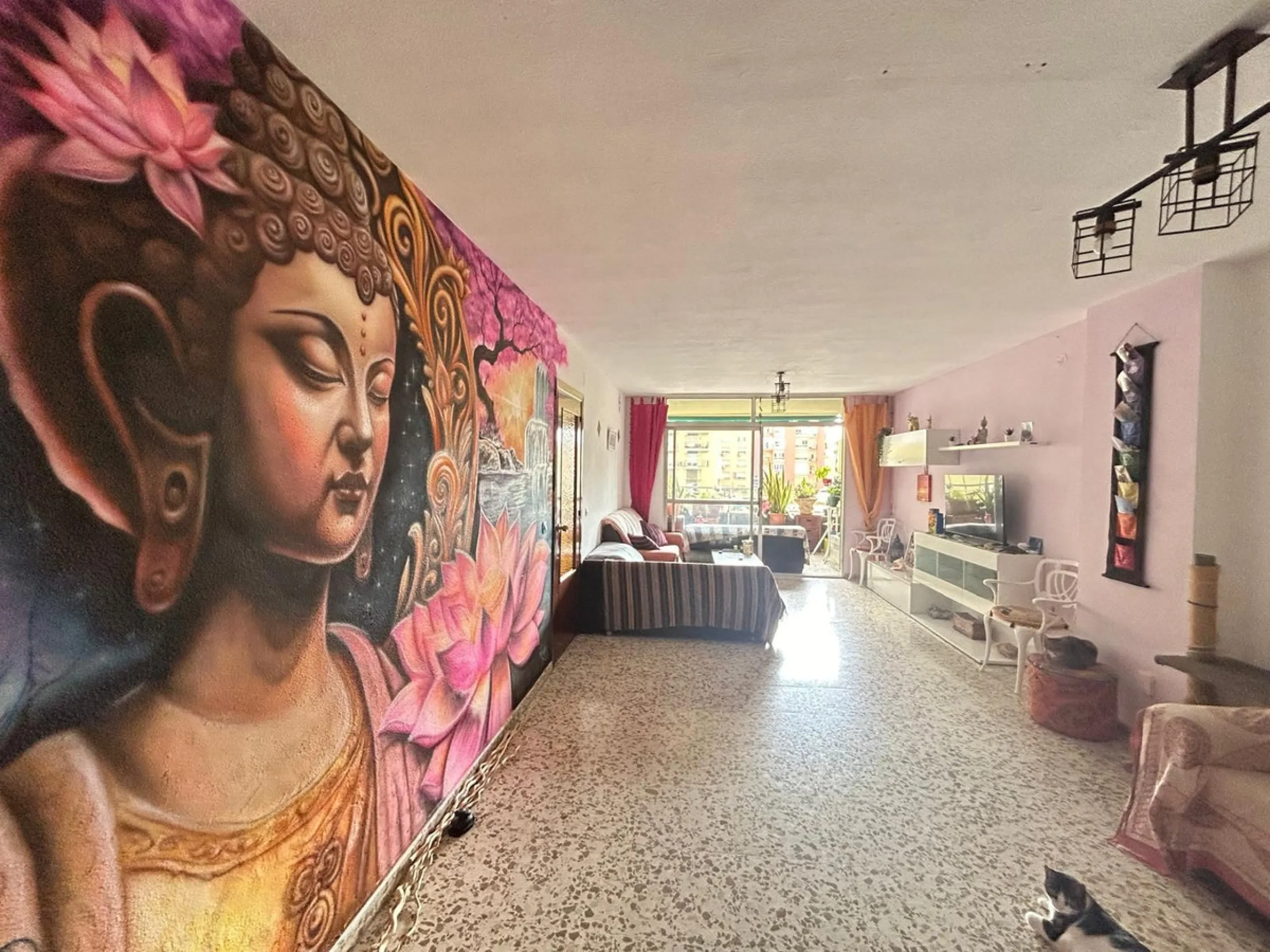 This flat in Torremolinos offers a spectacular location!