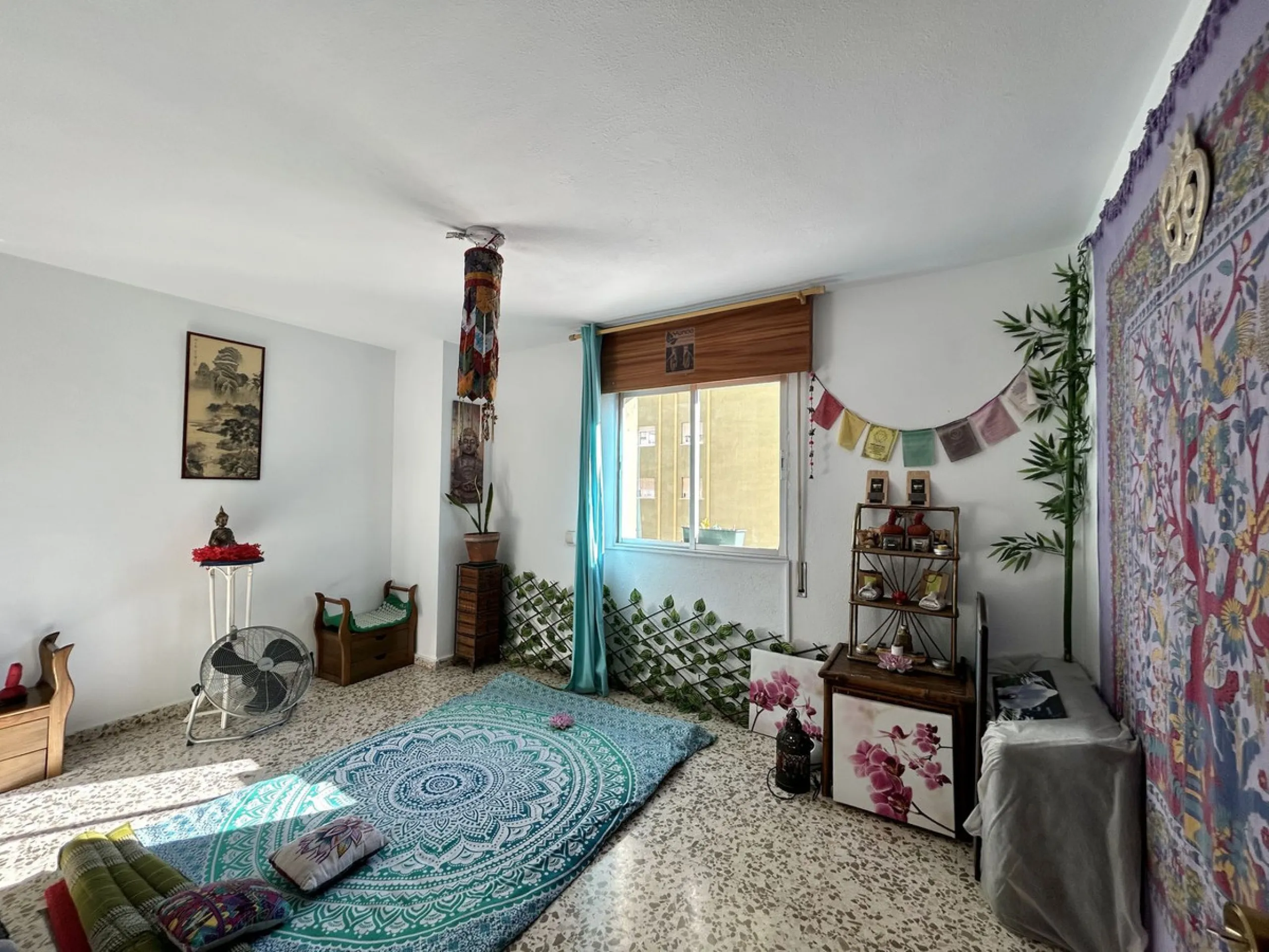 This flat in Torremolinos offers a spectacular location!
