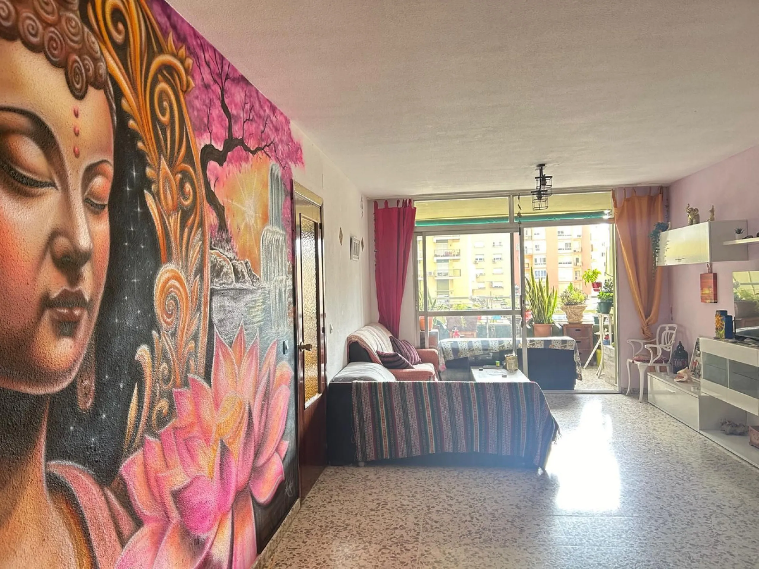 This flat in Torremolinos offers a spectacular location!