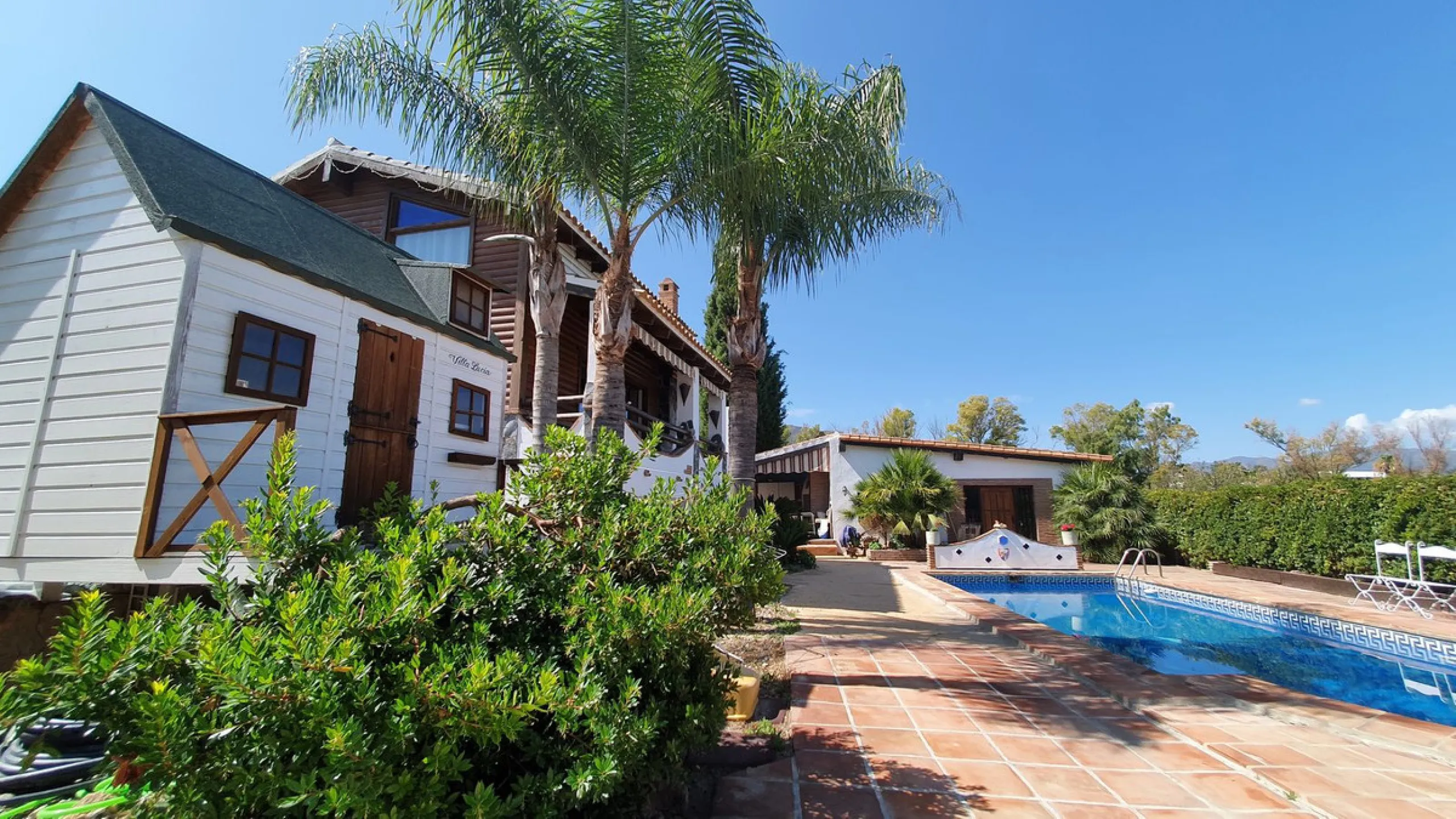 Charming Country Property for sale featuring two houses and two apartments, along with two swimming pools. This property holds a licence for rural tourism and is conveniently located very close to the town, surrounded by a fence ensuring privacy and secur