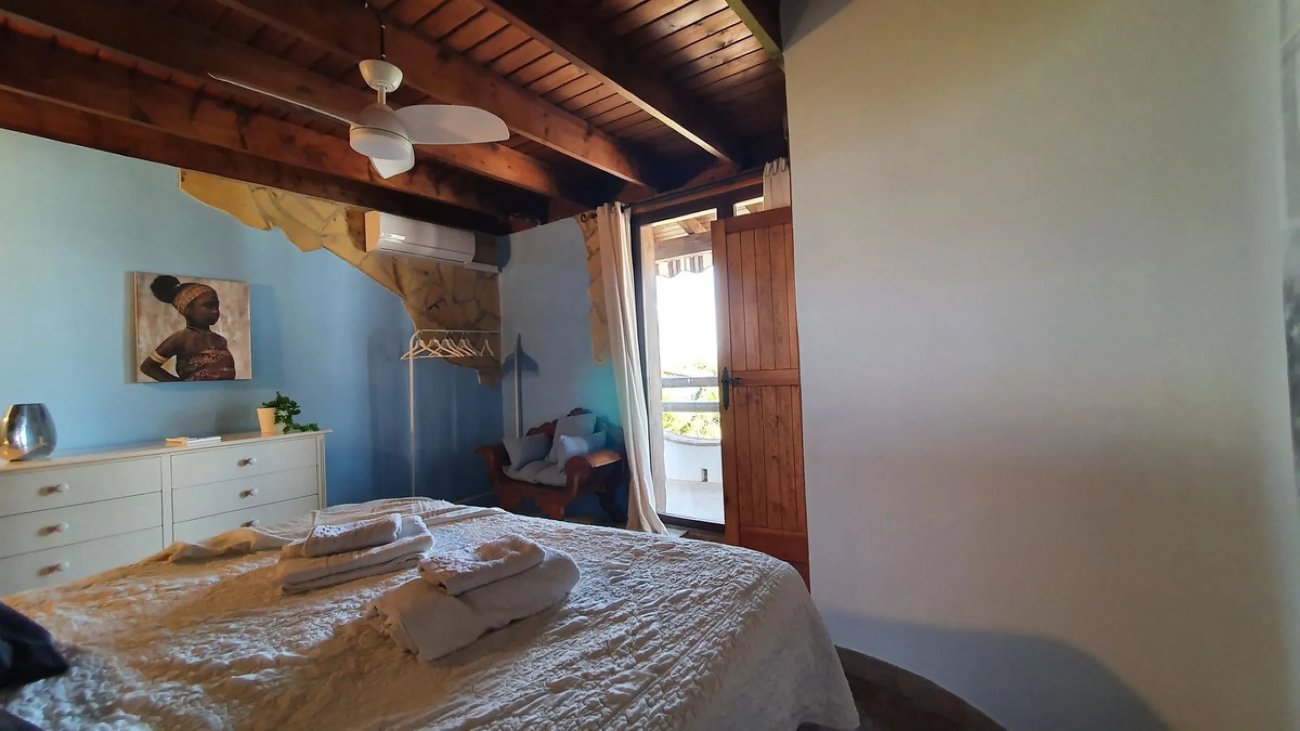 Charming Country Property for sale featuring two houses and two apartments, along with two swimming pools. This property holds a licence for rural tourism and is conveniently located very close to the town, surrounded by a fence ensuring privacy and secur