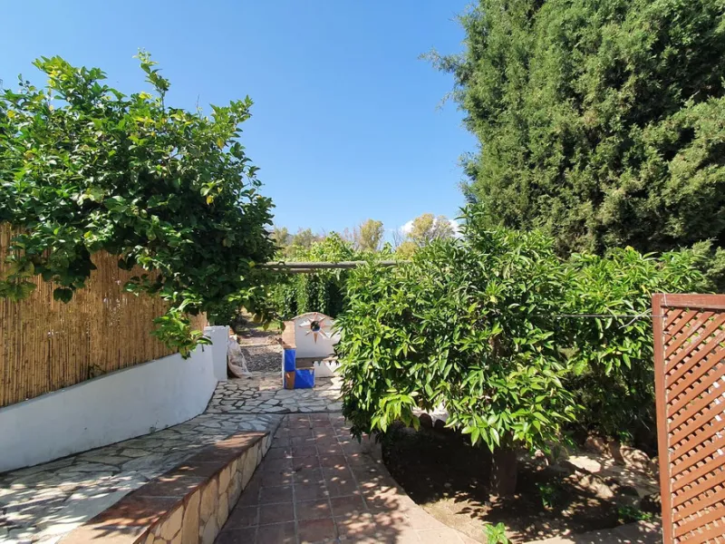 Charming Country Property for sale featuring two houses and two apartments, along with two swimming pools. This property holds a licence for rural tourism and is conveniently located very close to the town, surrounded by a fence ensuring privacy and secur