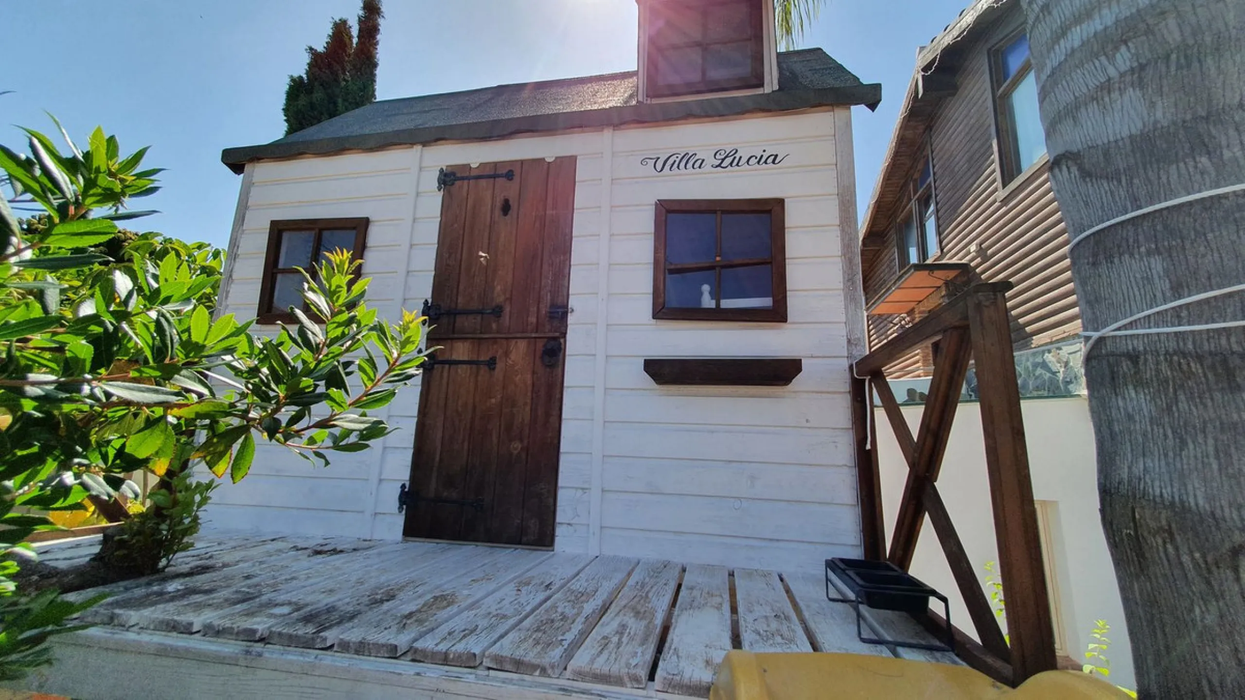 Charming Country Property for sale featuring two houses and two apartments, along with two swimming pools. This property holds a licence for rural tourism and is conveniently located very close to the town, surrounded by a fence ensuring privacy and secur