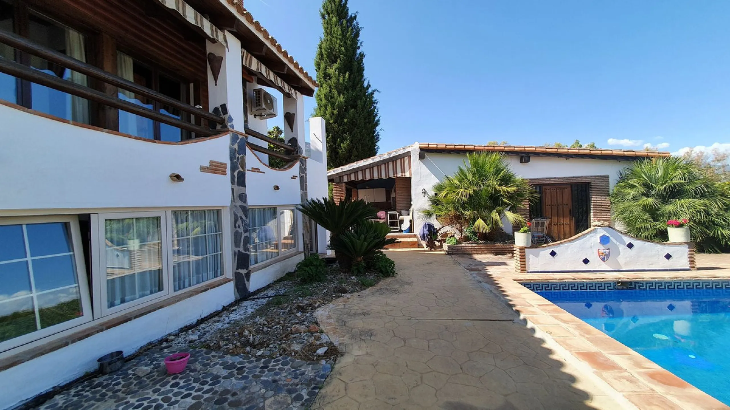 Charming Country Property for sale featuring two houses and two apartments, along with two swimming pools. This property holds a licence for rural tourism and is conveniently located very close to the town, surrounded by a fence ensuring privacy and secur