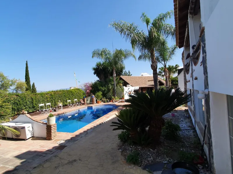 Charming Country Property for sale featuring two houses and two apartments, along with two swimming pools. This property holds a licence for rural tourism and is conveniently located very close to the town, surrounded by a fence ensuring privacy and secur
