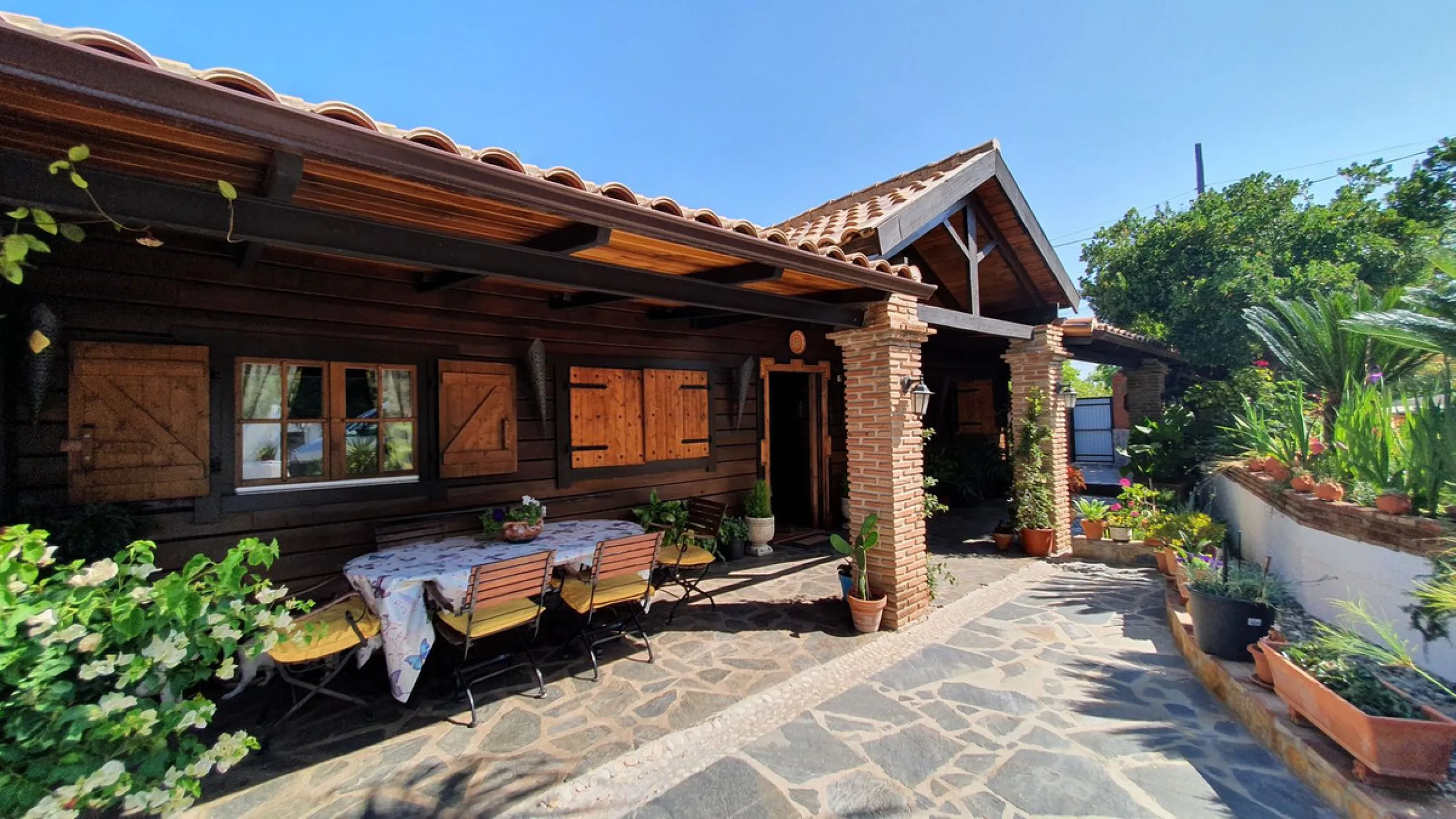 Charming Country Property for sale featuring two houses and two apartments, along with two swimming pools. This property holds a licence for rural tourism and is conveniently located very close to the town, surrounded by a fence ensuring privacy and secur