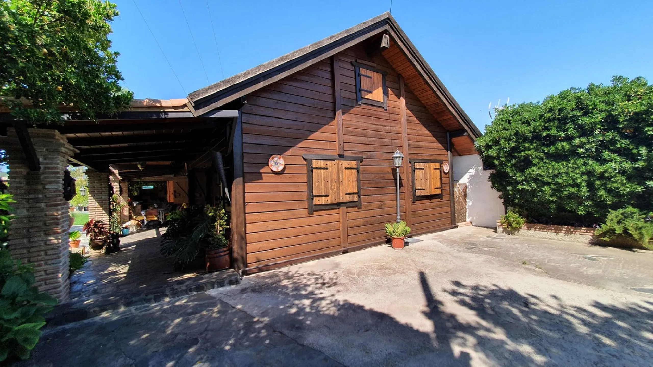 Charming Country Property for sale featuring two houses and two apartments, along with two swimming pools. This property holds a licence for rural tourism and is conveniently located very close to the town, surrounded by a fence ensuring privacy and secur