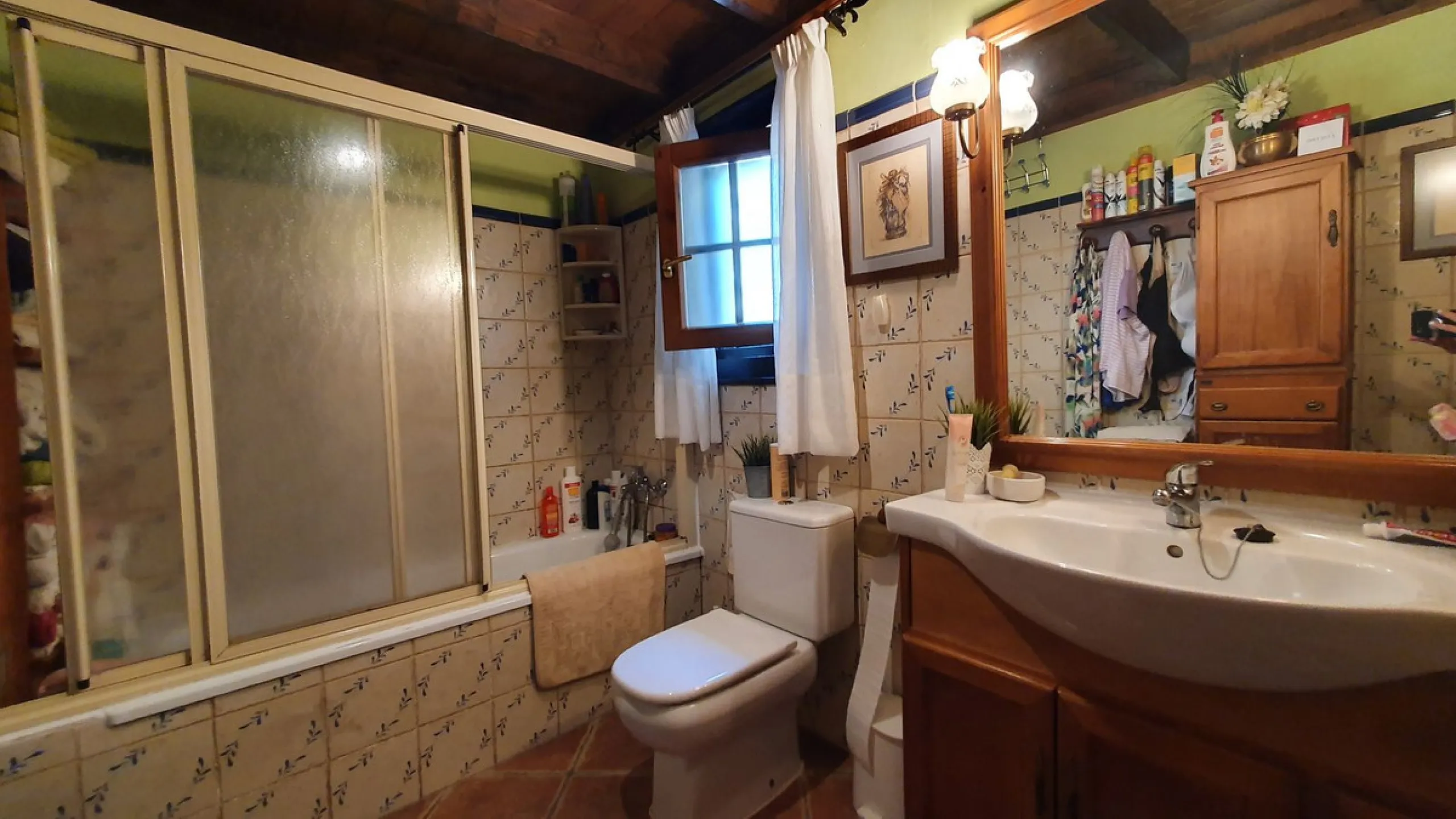 Charming Country Property for sale featuring two houses and two apartments, along with two swimming pools. This property holds a licence for rural tourism and is conveniently located very close to the town, surrounded by a fence ensuring privacy and secur