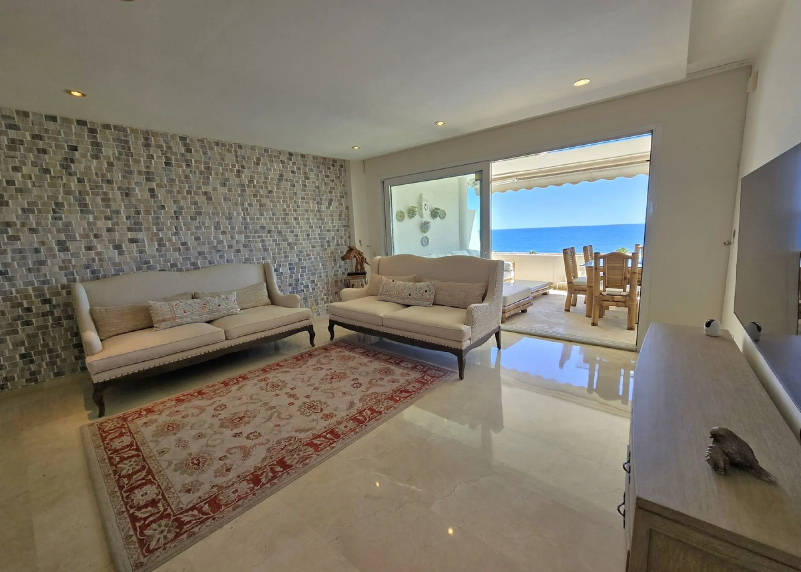 Apartment - Middle Floor Apartment в продаже в Estepona, Málaga. В доме 3 спален и 2 ванных комнат. Площадь дома 113 м²