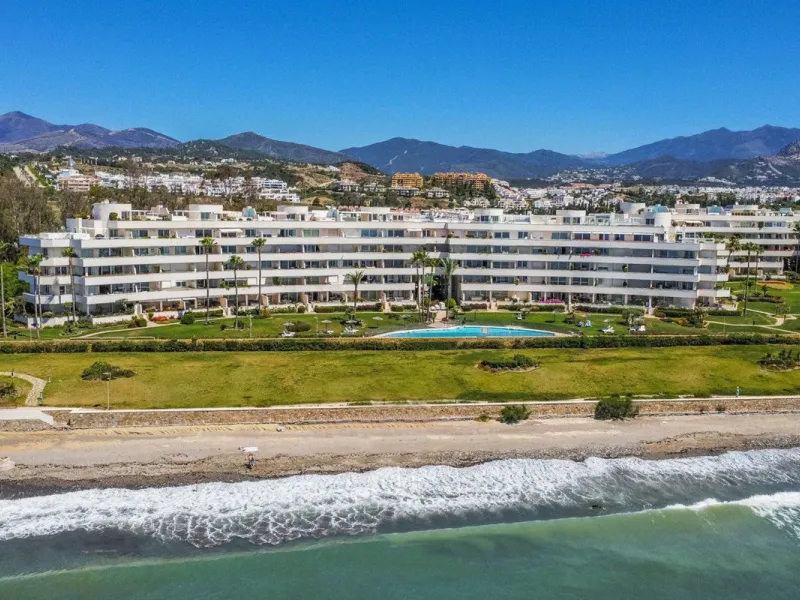 Apartment - Middle Floor Apartment в продаже в Estepona, Málaga. В доме 3 спален и 2 ванных комнат. Площадь дома 113 м²