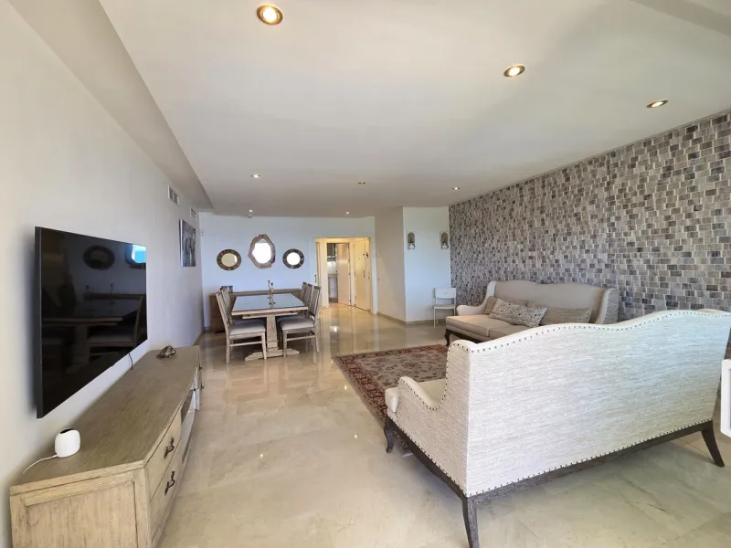 Apartment - Middle Floor Apartment в продаже в Estepona, Málaga. В доме 3 спален и 2 ванных комнат. Площадь дома 113 м²