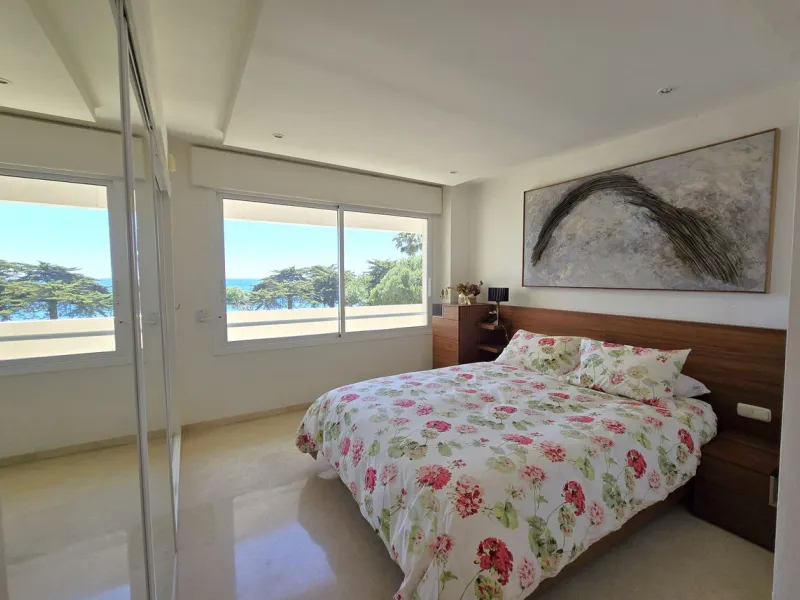 Apartment - Middle Floor Apartment в продаже в Estepona, Málaga. В доме 3 спален и 2 ванных комнат. Площадь дома 113 м²