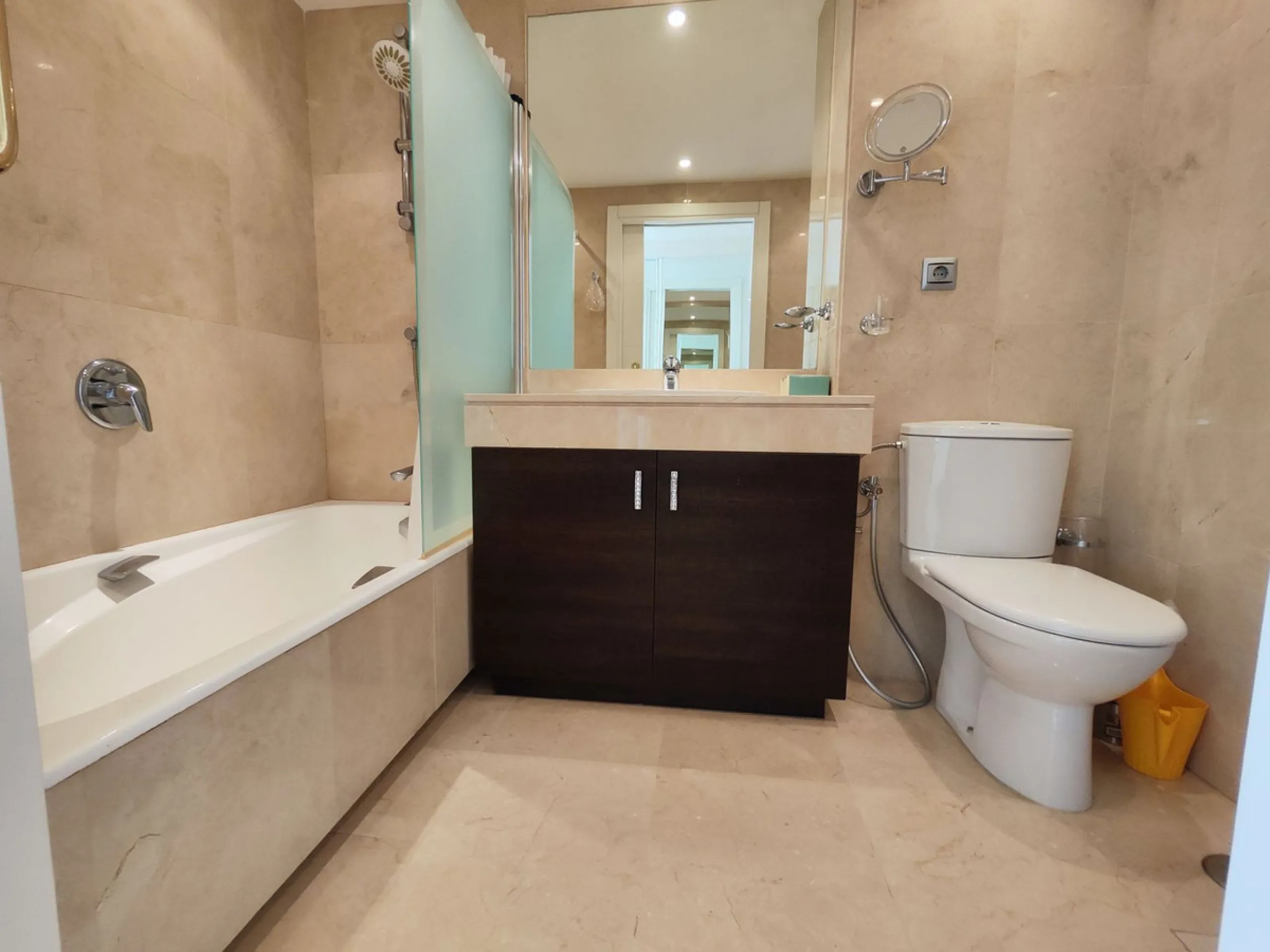 Apartment - Middle Floor Apartment в продаже в Estepona, Málaga. В доме 3 спален и 2 ванных комнат. Площадь дома 113 м²