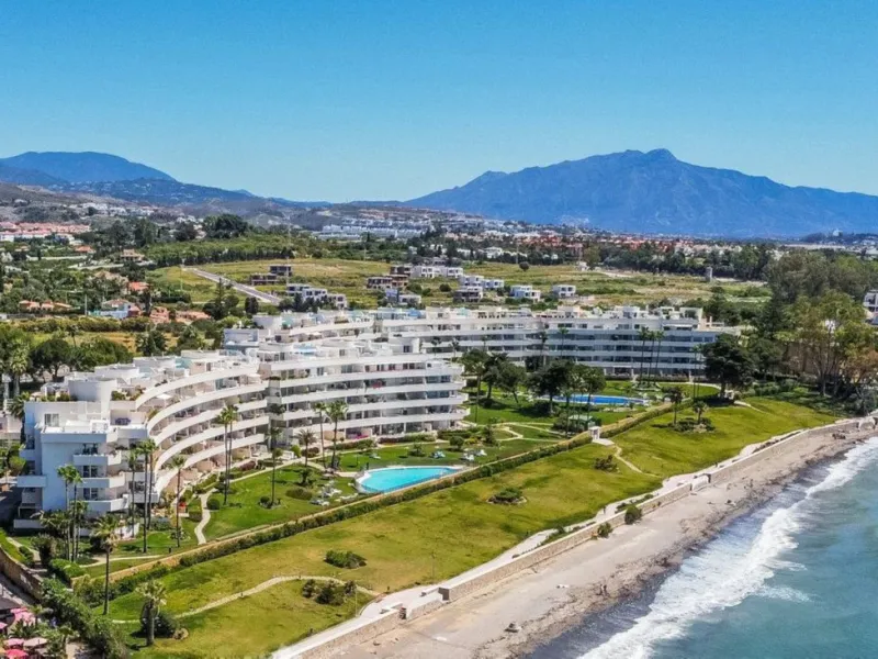 Apartment - Middle Floor Apartment в продаже в Estepona, Málaga. В доме 3 спален и 2 ванных комнат. Площадь дома 113 м²