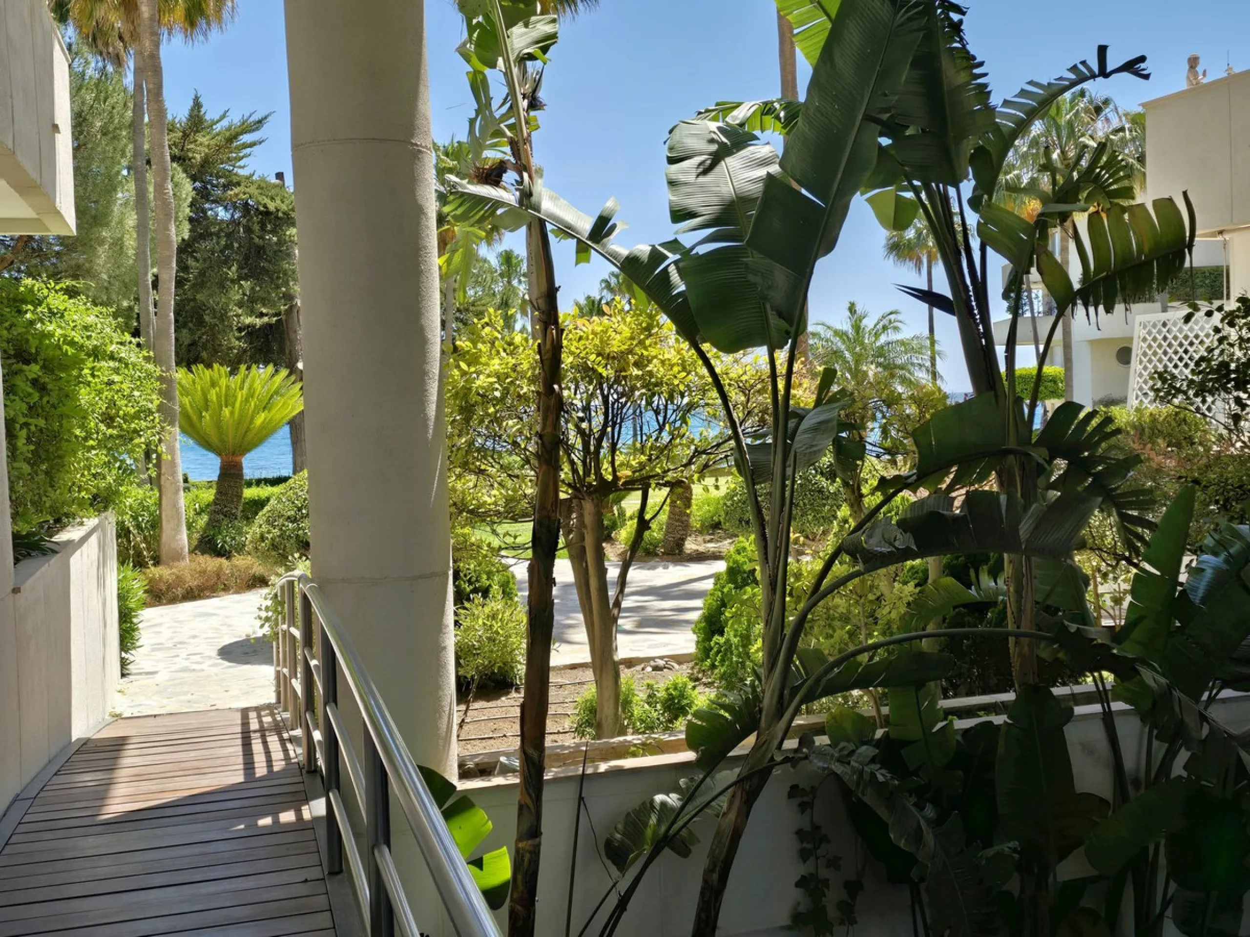 Apartment - Middle Floor Apartment в продаже в Estepona, Málaga. В доме 3 спален и 2 ванных комнат. Площадь дома 113 м²