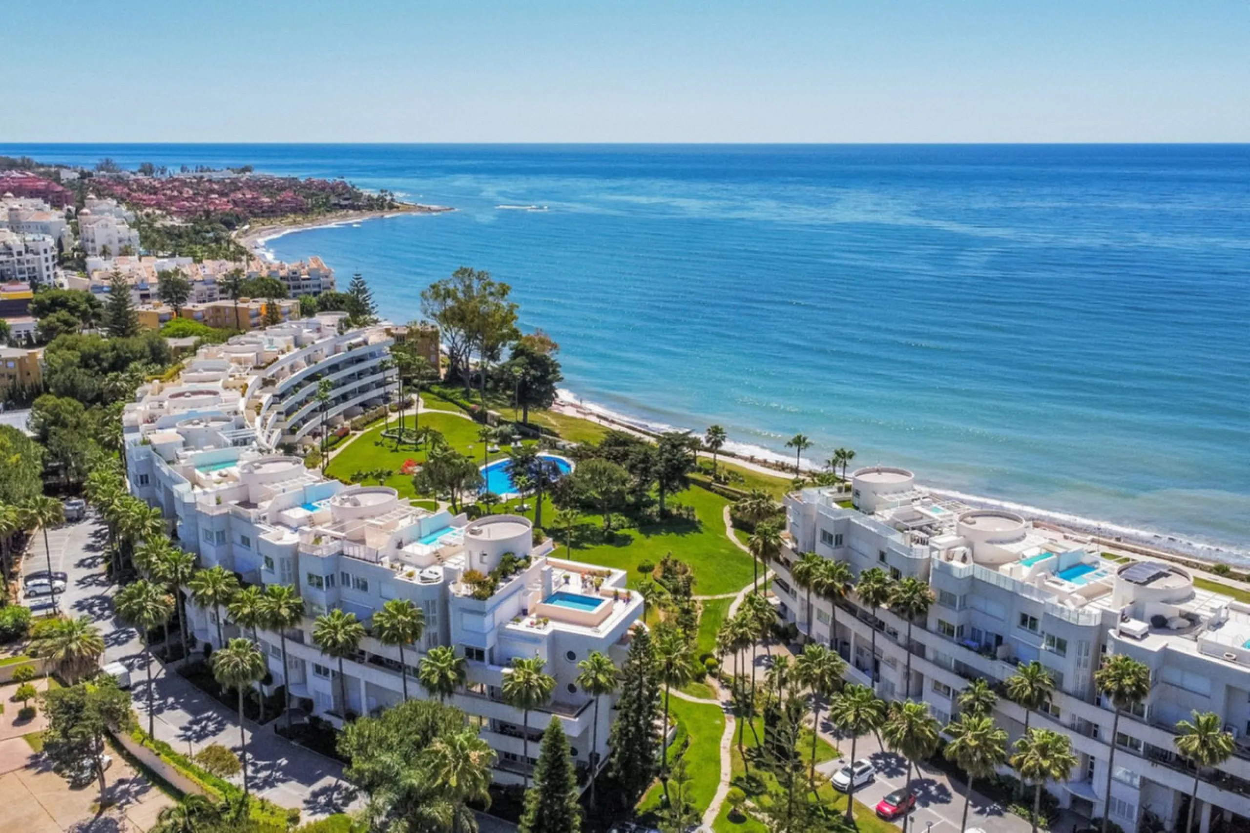 Apartment - Middle Floor Apartment в продаже в Estepona, Málaga. В доме 3 спален и 2 ванных комнат. Площадь дома 113 м²