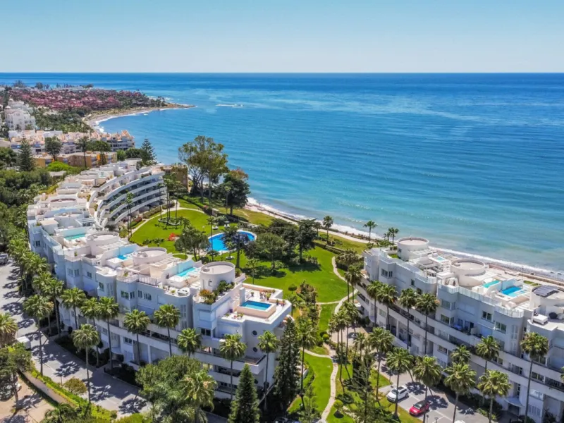 Apartment - Middle Floor Apartment в продаже в Estepona, Málaga. В доме 3 спален и 2 ванных комнат. Площадь дома 113 м²
