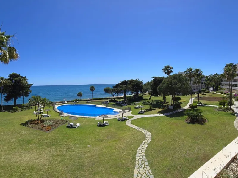 Apartment - Middle Floor Apartment в продаже в Estepona, Málaga. В доме 3 спален и 2 ванных комнат. Площадь дома 113 м²