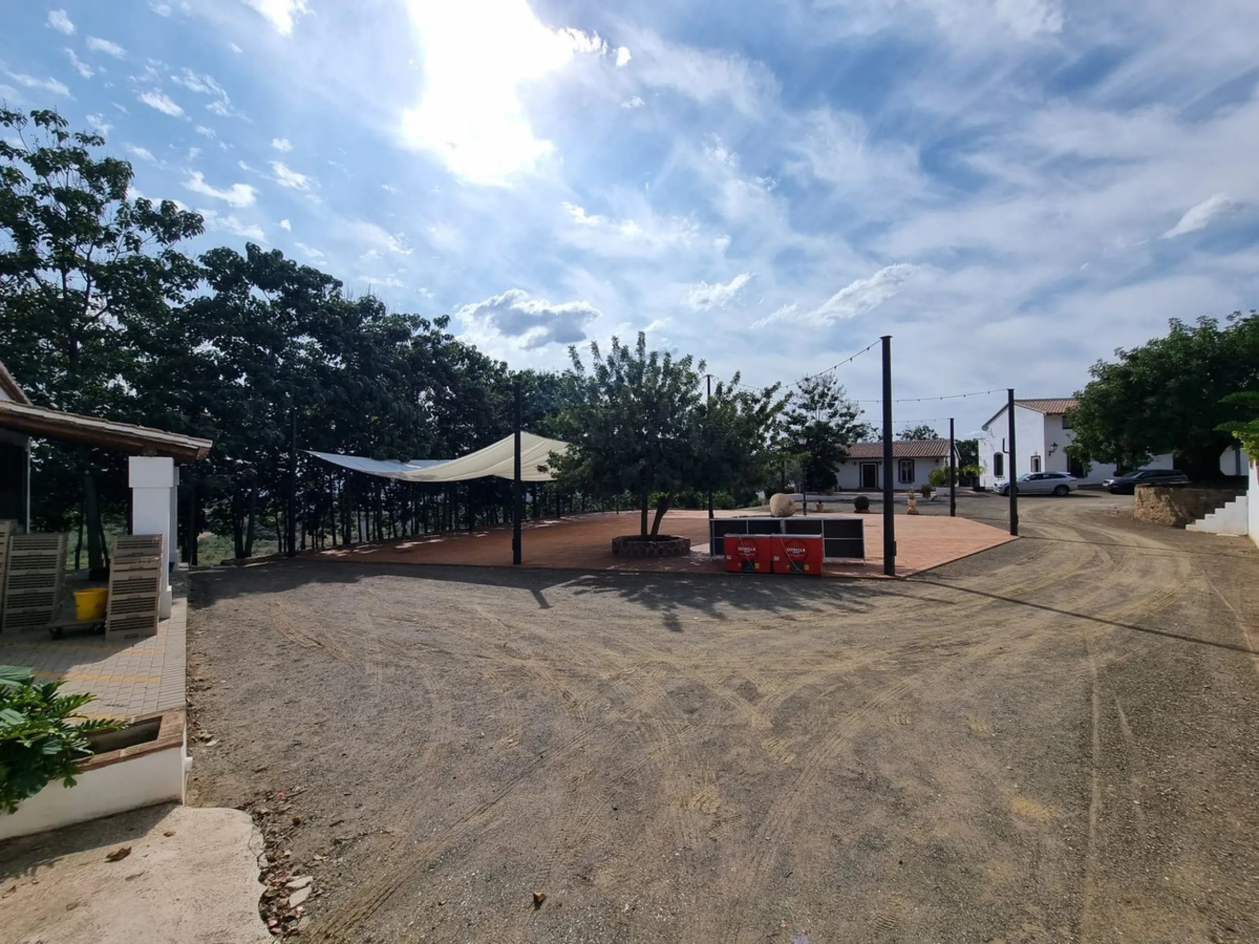 Welcome to this magnificent FINCA RUSTICA SUPERIOR WITH 15 ROOMS AND EVENT ROOM in full operation with the beautiful mountains of Malaga.