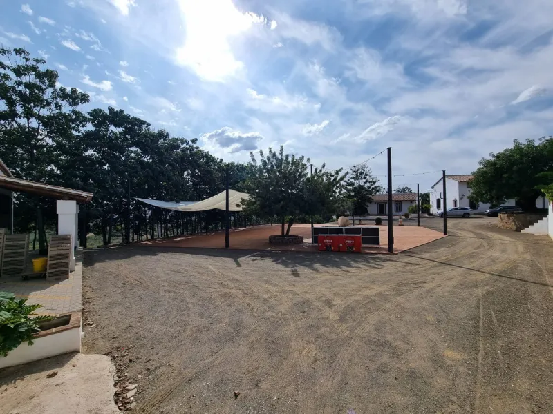 Welcome to this magnificent FINCA RUSTICA SUPERIOR WITH 15 ROOMS AND EVENT ROOM in full operation with the beautiful mountains of Malaga.