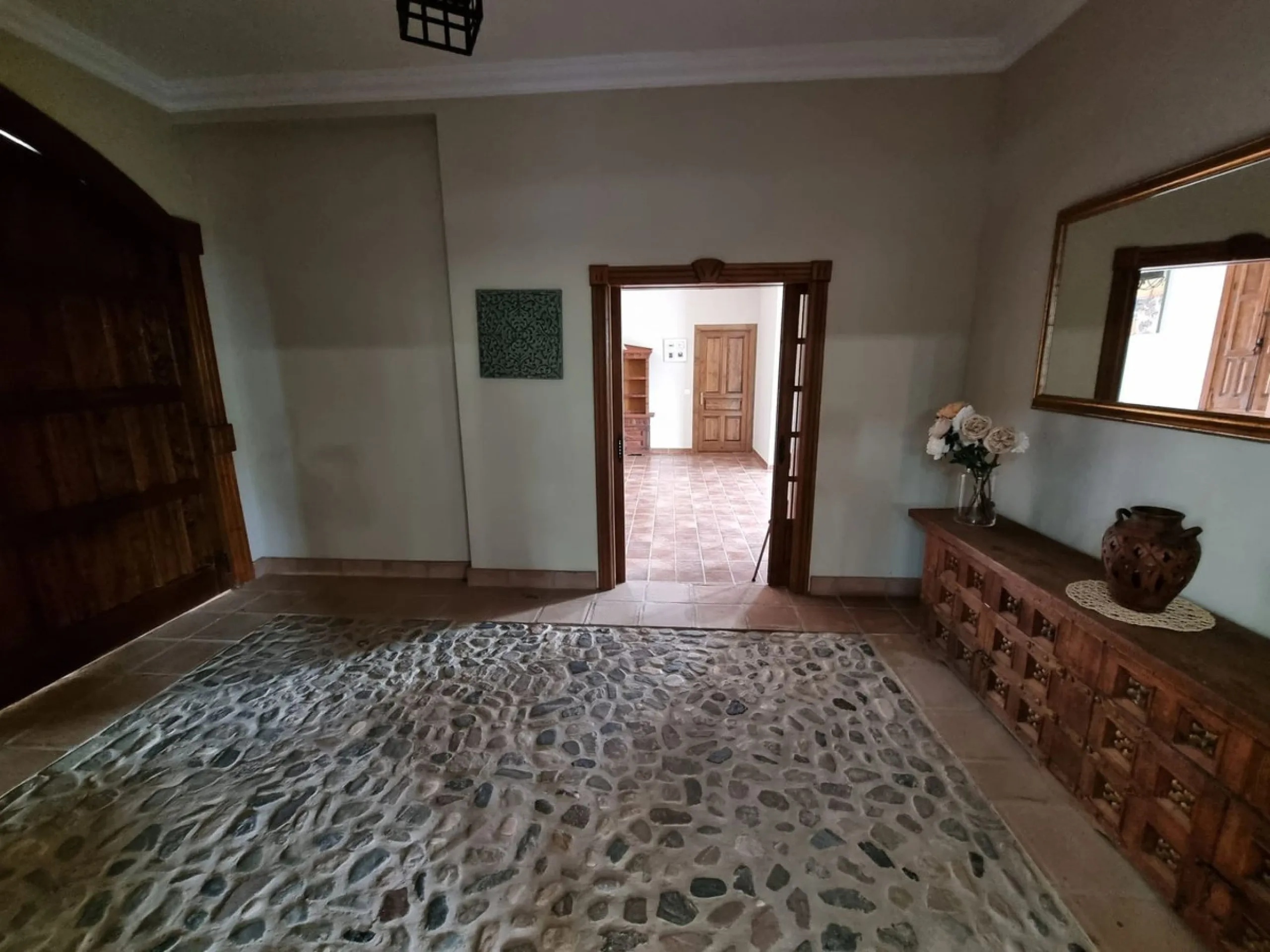 Welcome to this magnificent FINCA RUSTICA SUPERIOR WITH 15 ROOMS AND EVENT ROOM in full operation with the beautiful mountains of Malaga.