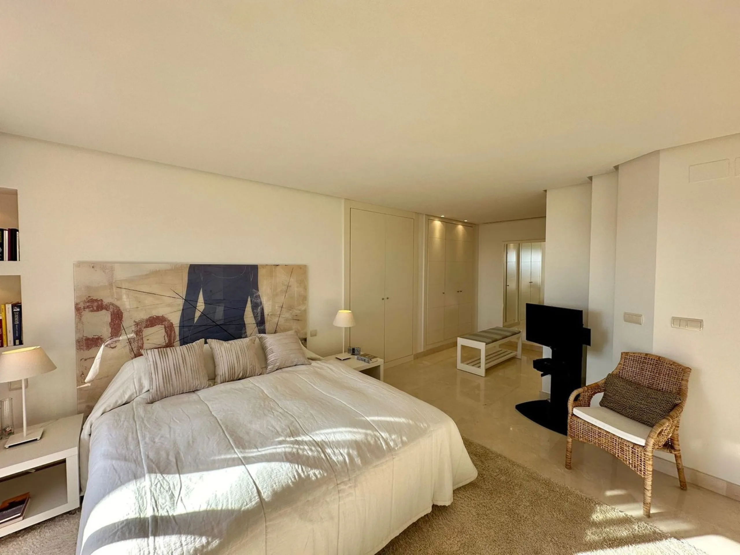 Presenting a captivating duplex penthouse in the esteemed Vista Real urbanization of Marbella's Nueva Andalucia.