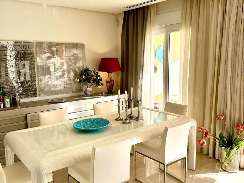 Presenting a captivating duplex penthouse in the esteemed Vista Real urbanization of Marbella's Nueva Andalucia.