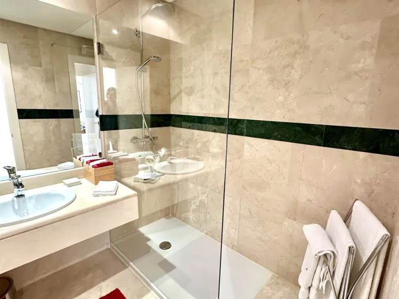 Presenting a captivating duplex penthouse in the esteemed Vista Real urbanization of Marbella's Nueva Andalucia.