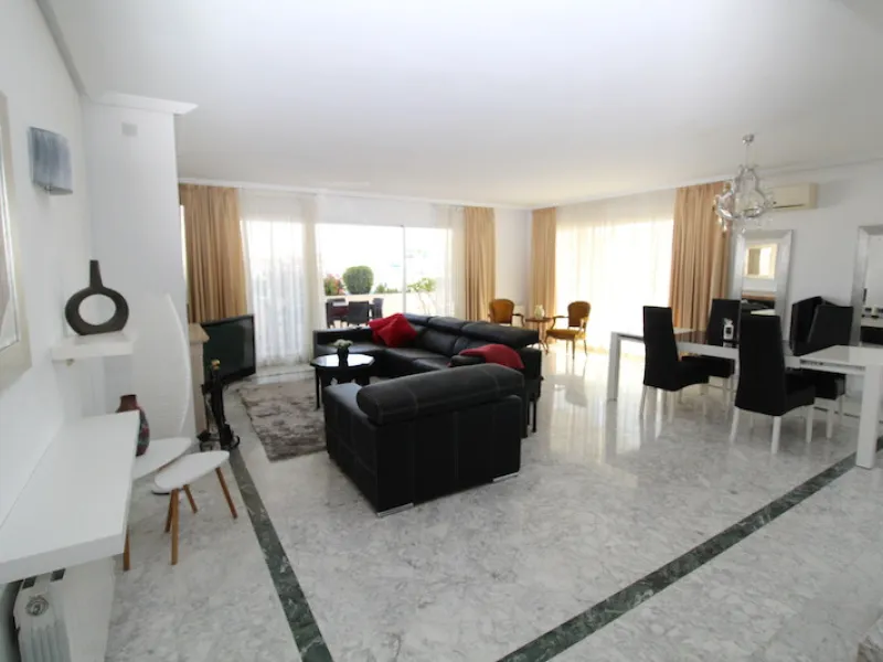 Apartment - Penthouse в продаже в Marbella, Málaga. В доме 4 спален и 4 ванных комнат. Площадь дома 190 м²