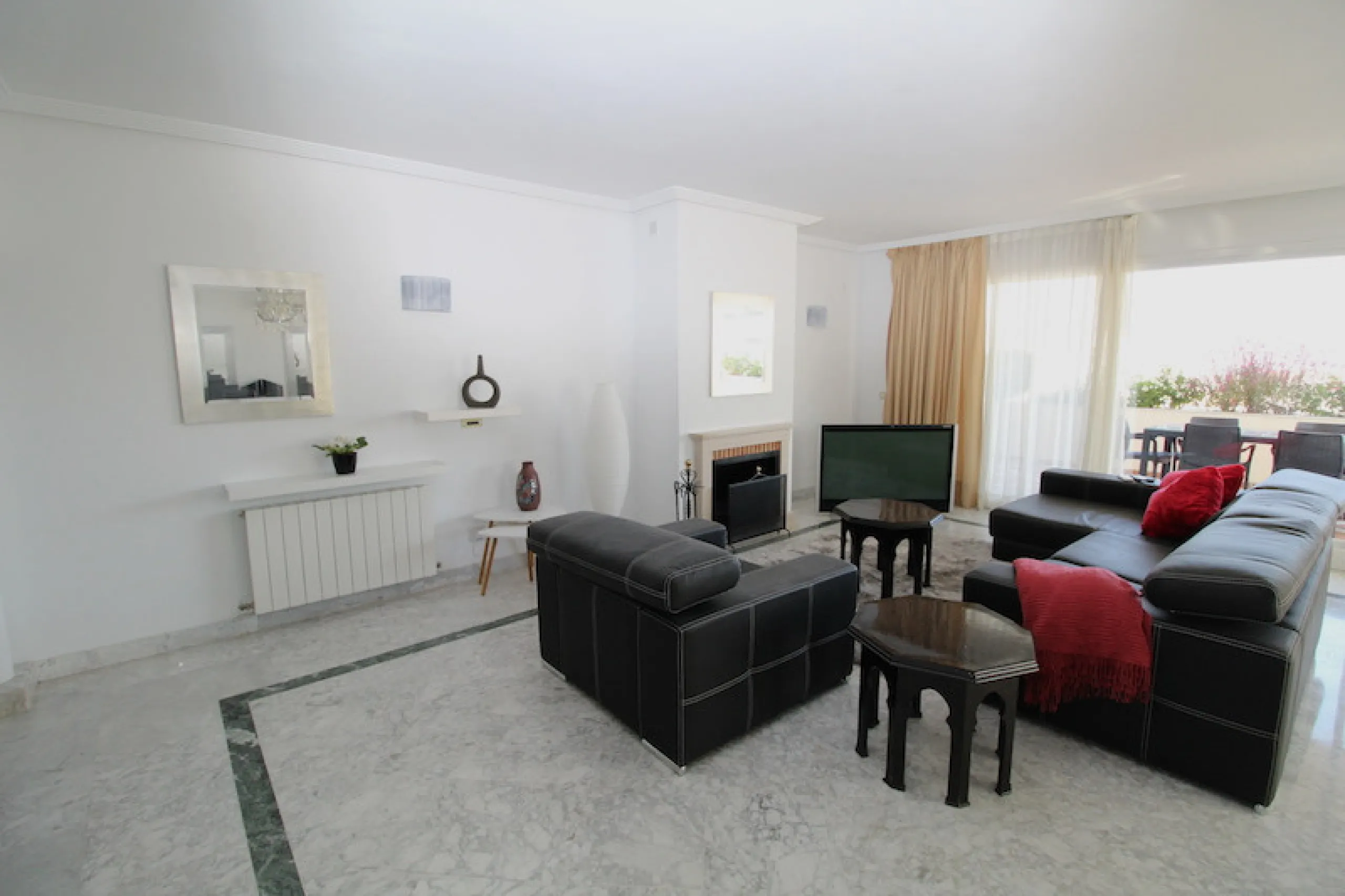 Apartment - Penthouse в продаже в Marbella, Málaga. В доме 4 спален и 4 ванных комнат. Площадь дома 190 м²