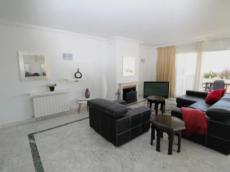 Apartment - Penthouse в продаже в Marbella, Málaga. В доме 4 спален и 4 ванных комнат. Площадь дома 190 м²