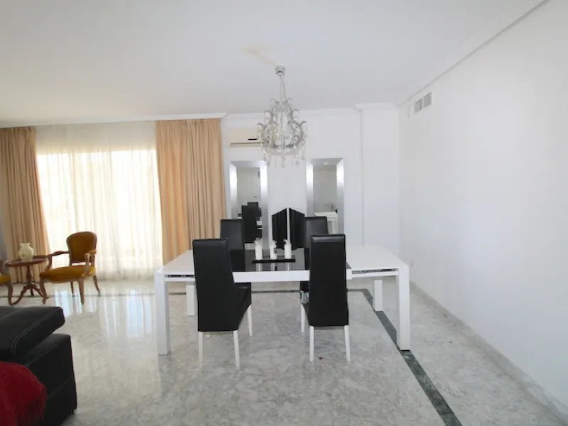Apartment - Penthouse в продаже в Marbella, Málaga. В доме 4 спален и 4 ванных комнат. Площадь дома 190 м²