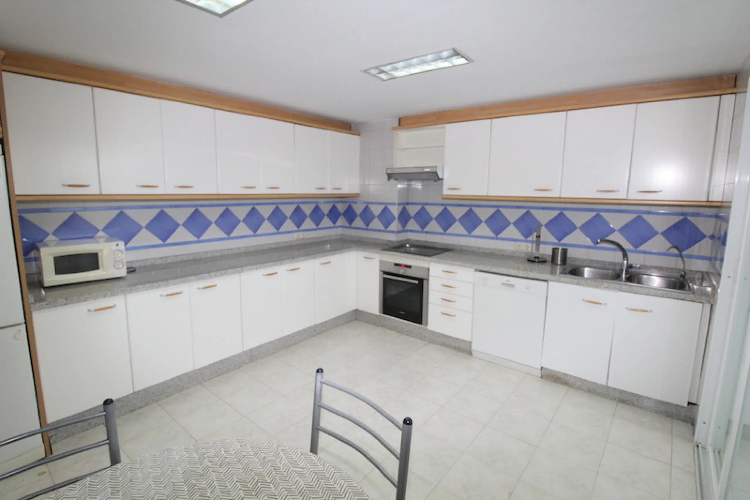 Apartment - Penthouse в продаже в Marbella, Málaga. В доме 4 спален и 4 ванных комнат. Площадь дома 190 м²