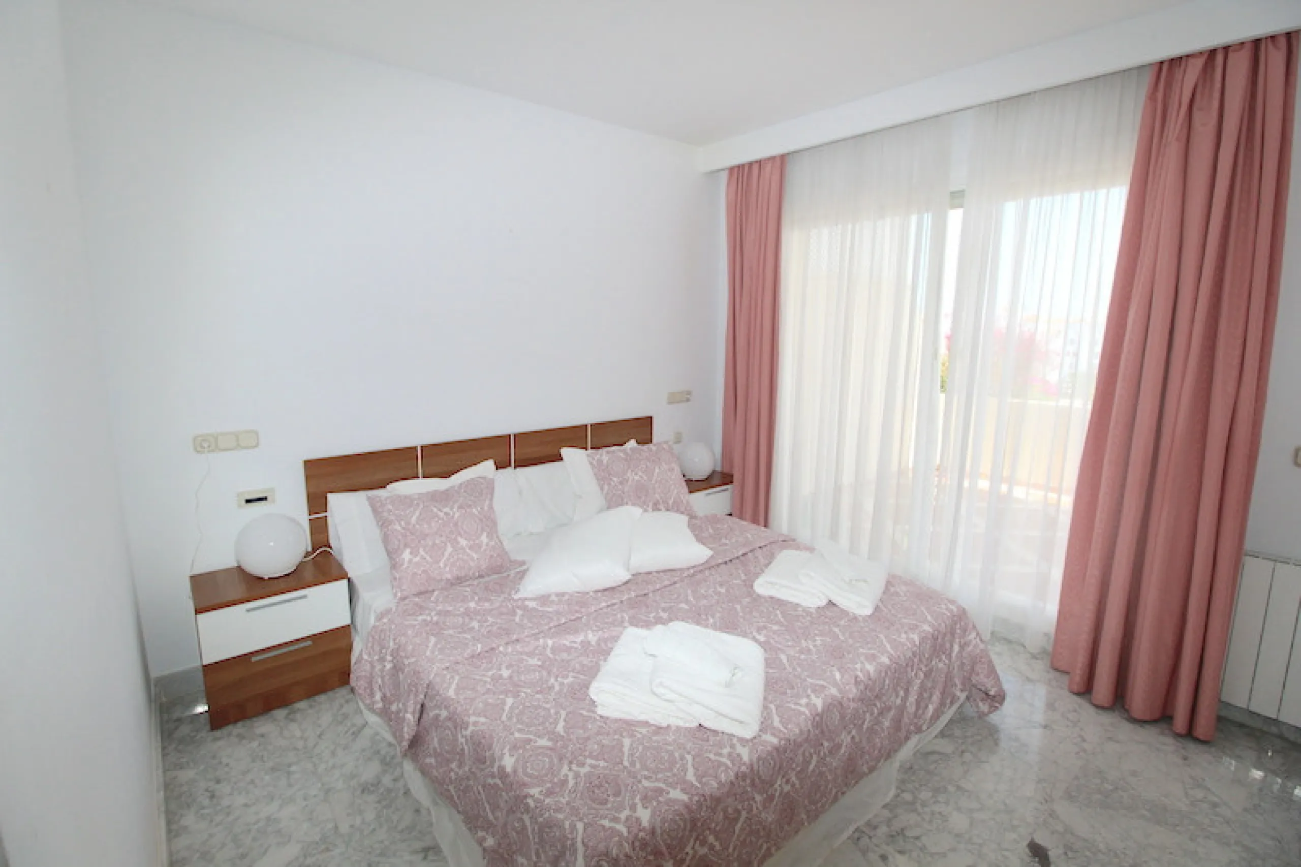 Apartment - Penthouse в продаже в Marbella, Málaga. В доме 4 спален и 4 ванных комнат. Площадь дома 190 м²