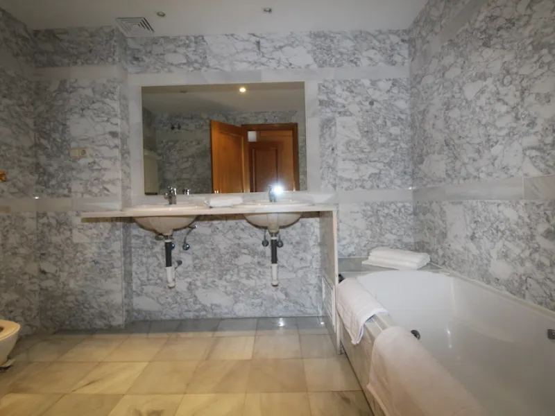 Apartment - Penthouse в продаже в Marbella, Málaga. В доме 4 спален и 4 ванных комнат. Площадь дома 190 м²