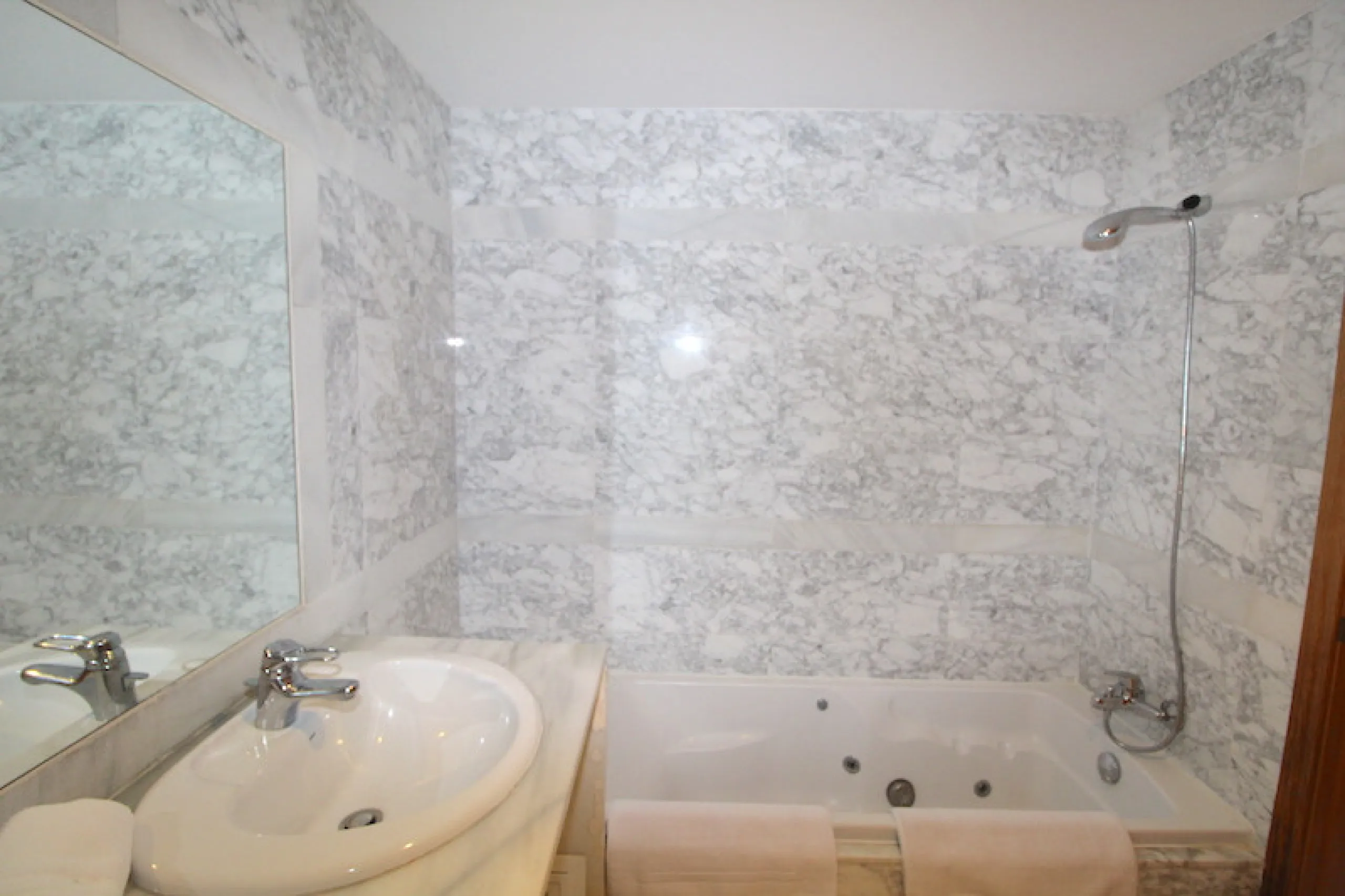 Apartment - Penthouse в продаже в Marbella, Málaga. В доме 4 спален и 4 ванных комнат. Площадь дома 190 м²